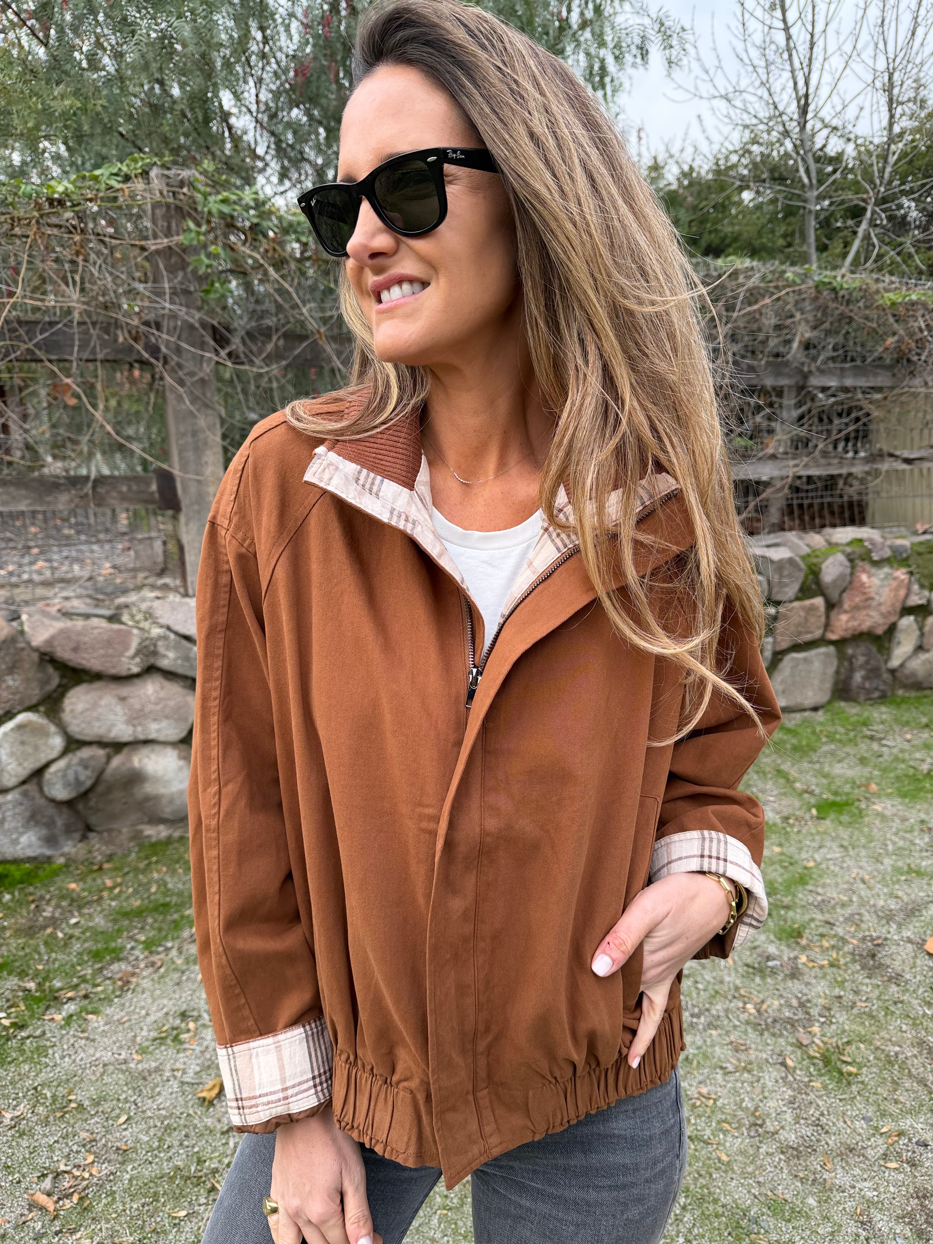 Bomber gabardina detalle escocés terracota
