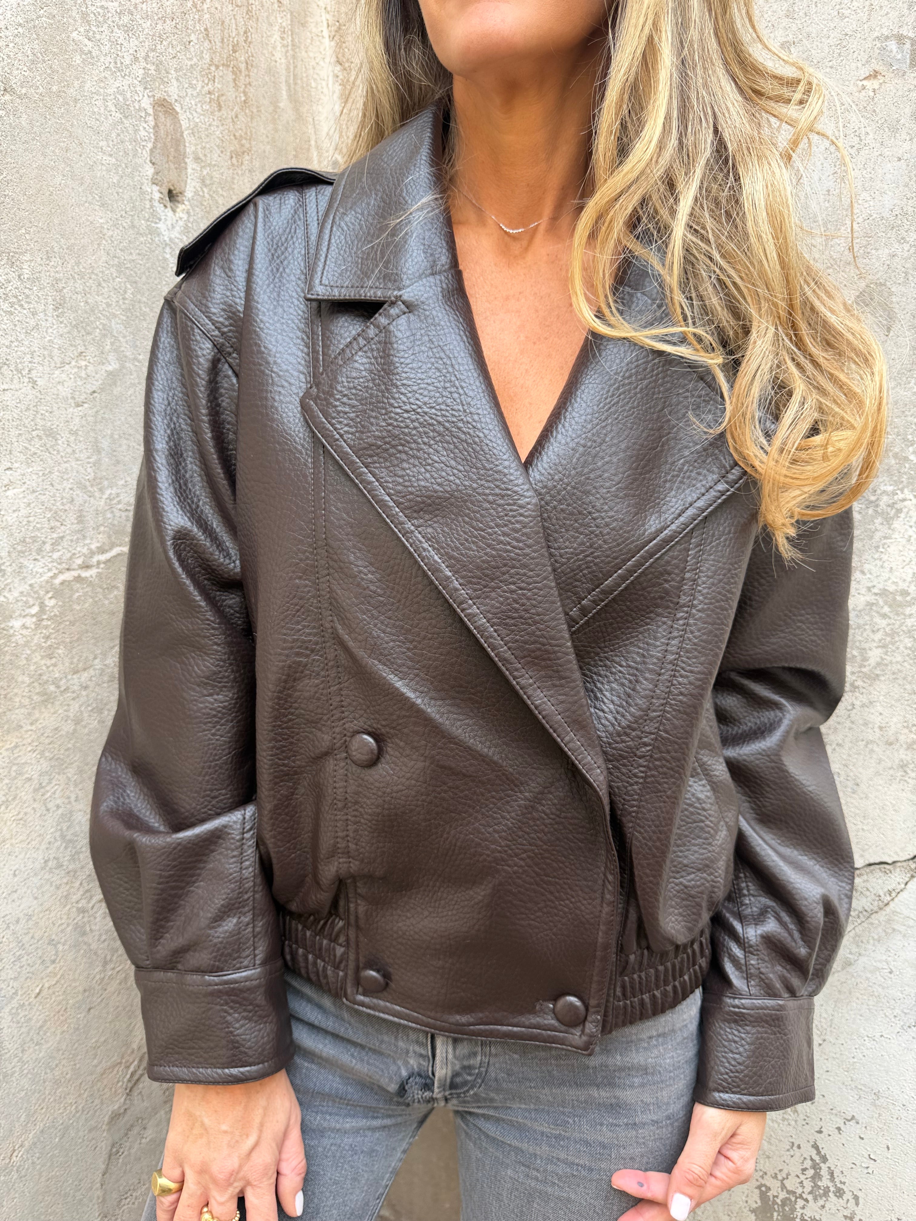 Bomber efecto cuero graneado cuello removible piel café