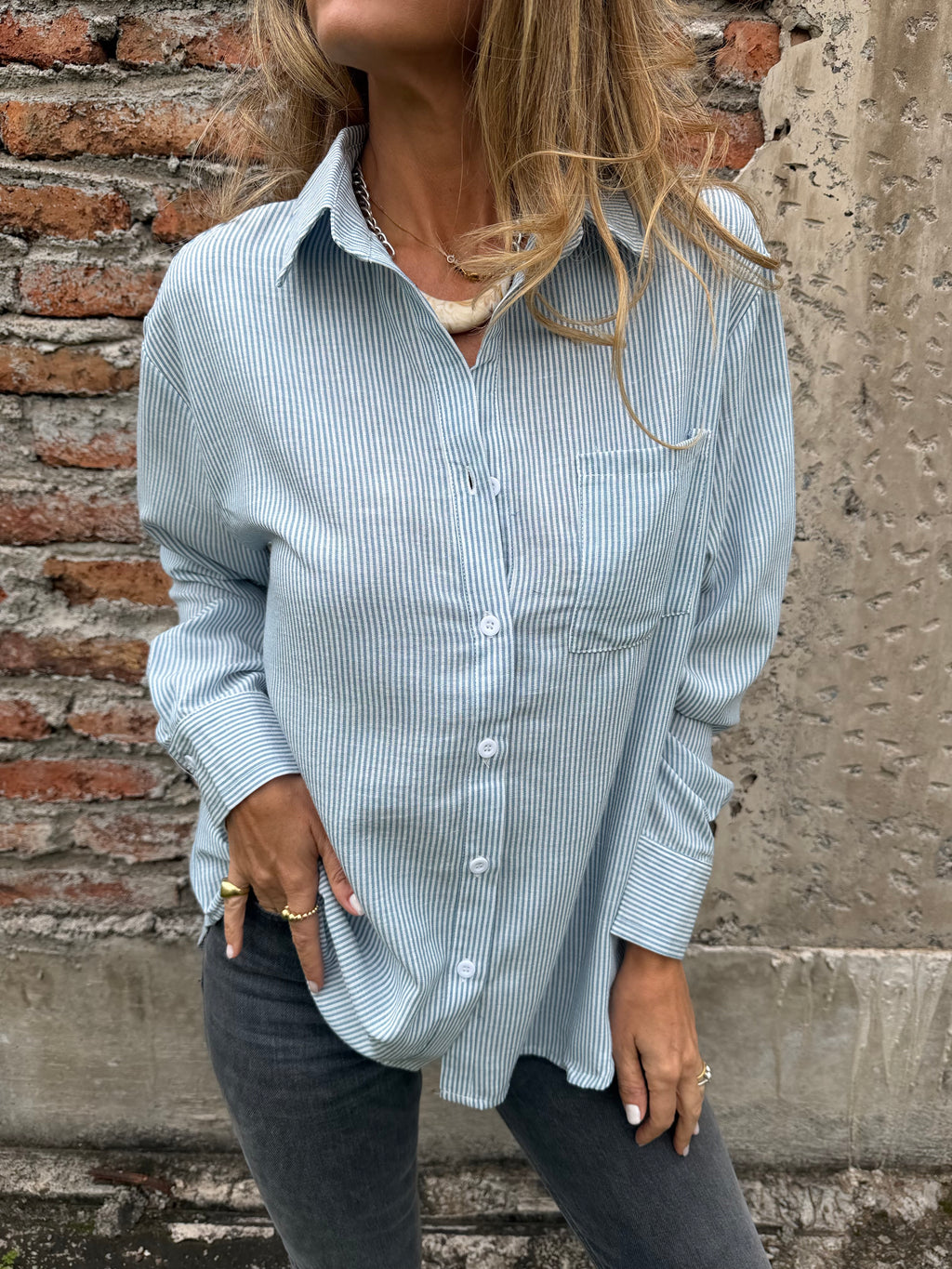 Blusa líneas delgadas celeste