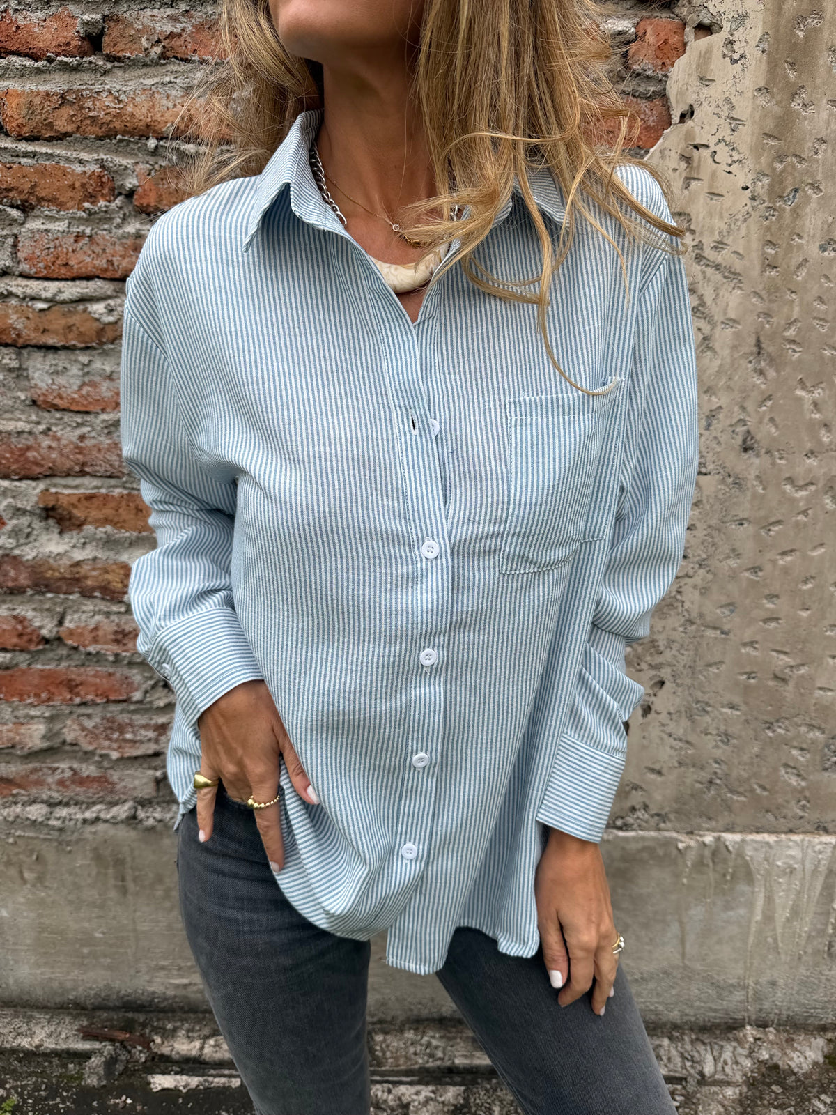 Blusa líneas delgadas celeste