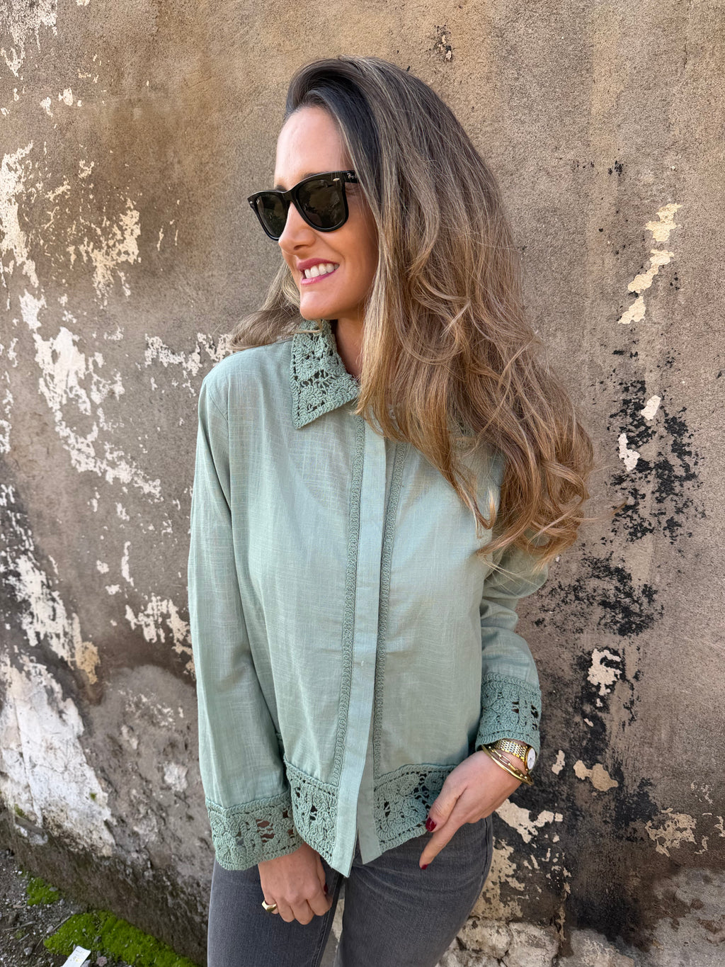 Blusa linoto y macramé verde musgo