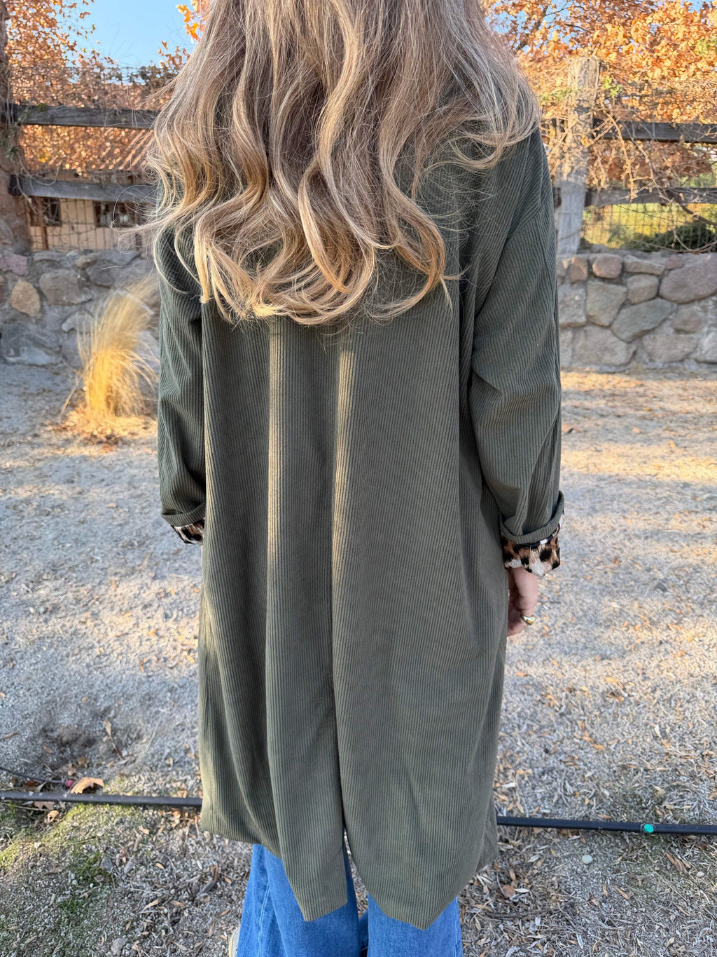 Trench cotelé fondo print verde musgo
