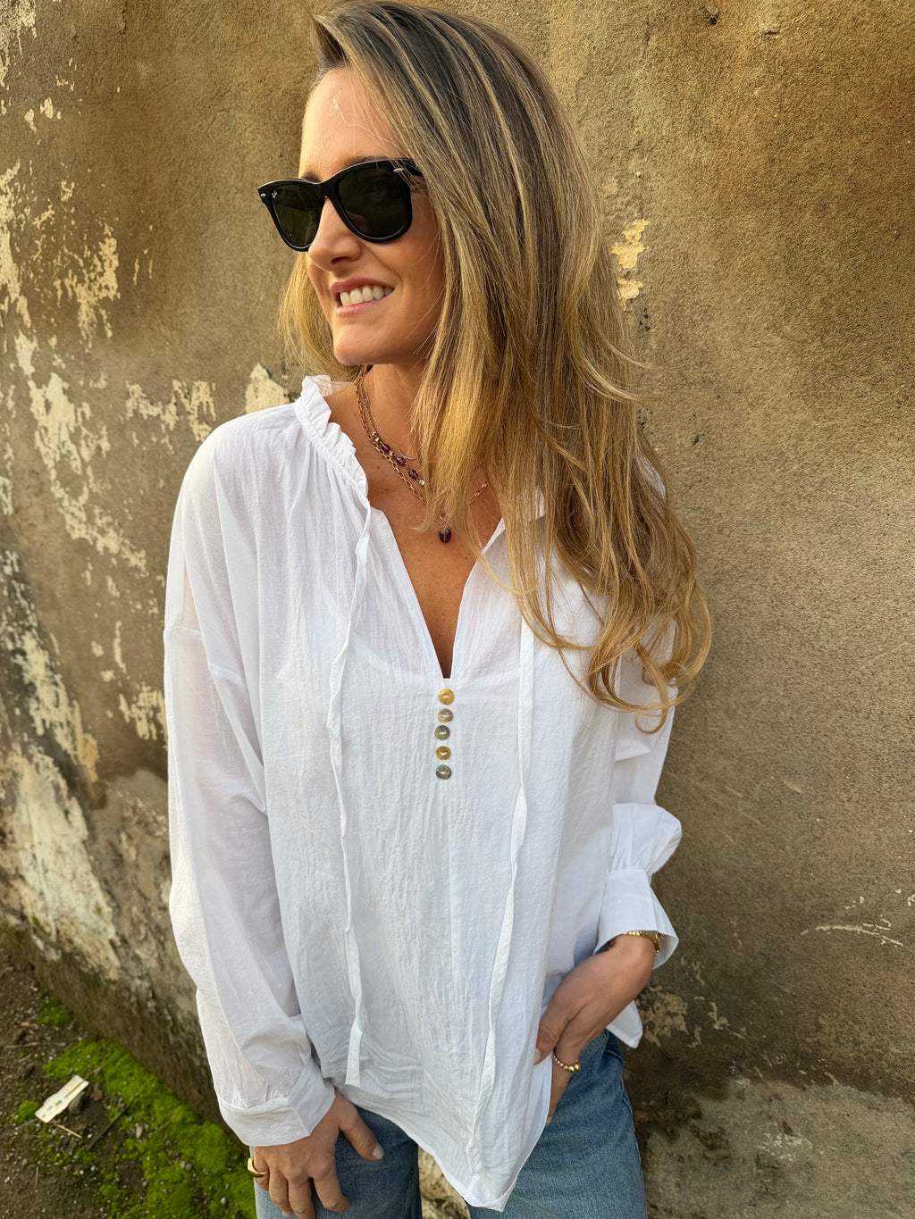 Blusa botones concha perla blanca