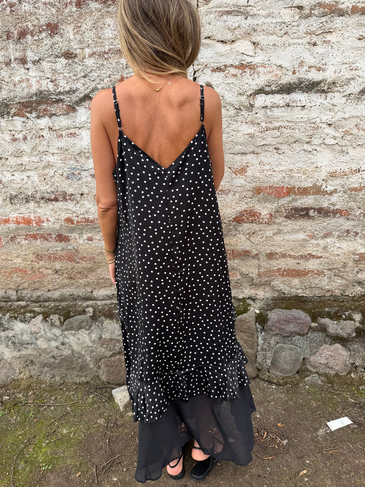 Vestido puntos y vuelos negro