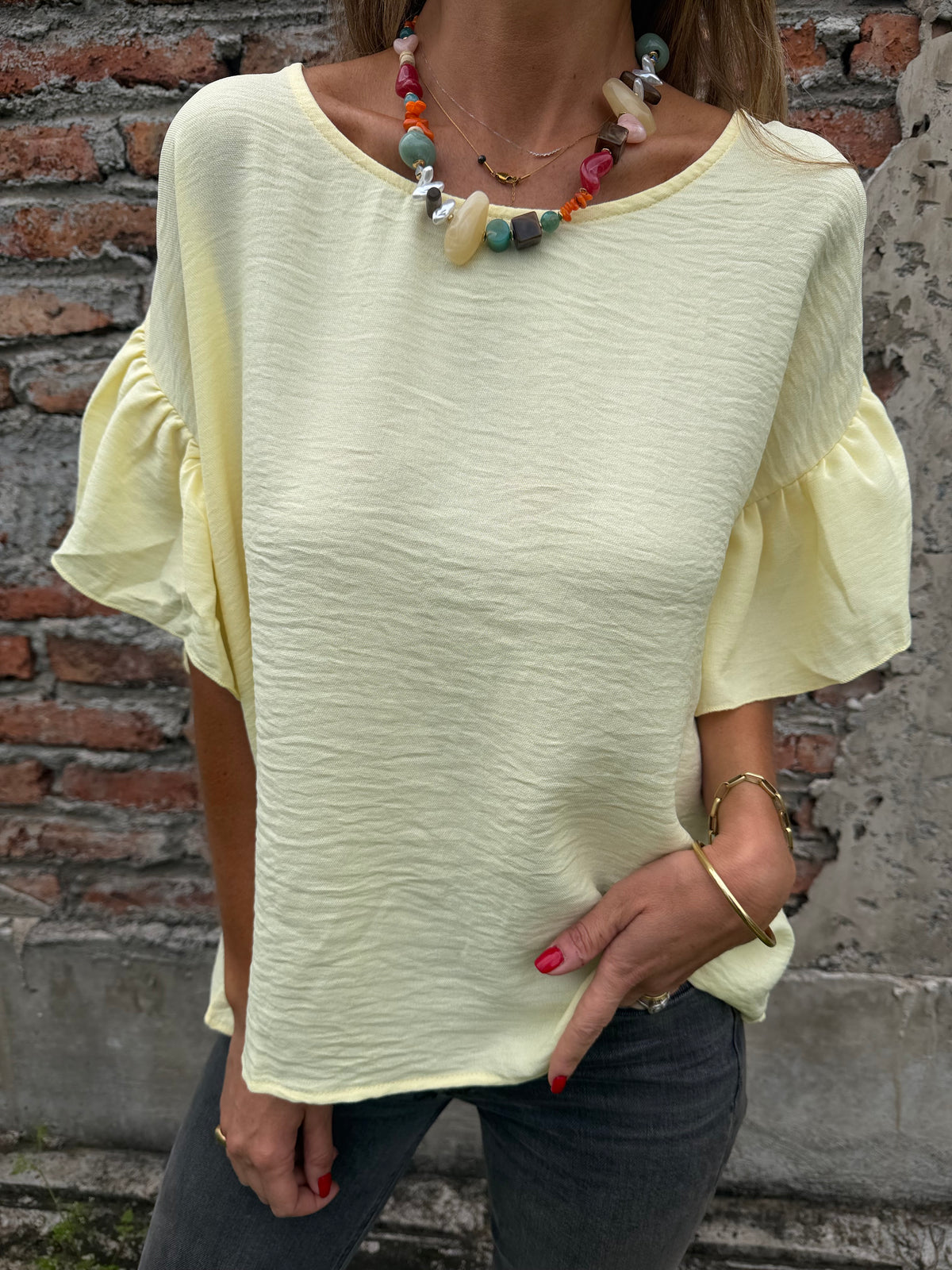 Blusa cuello subido volados amarillo claro