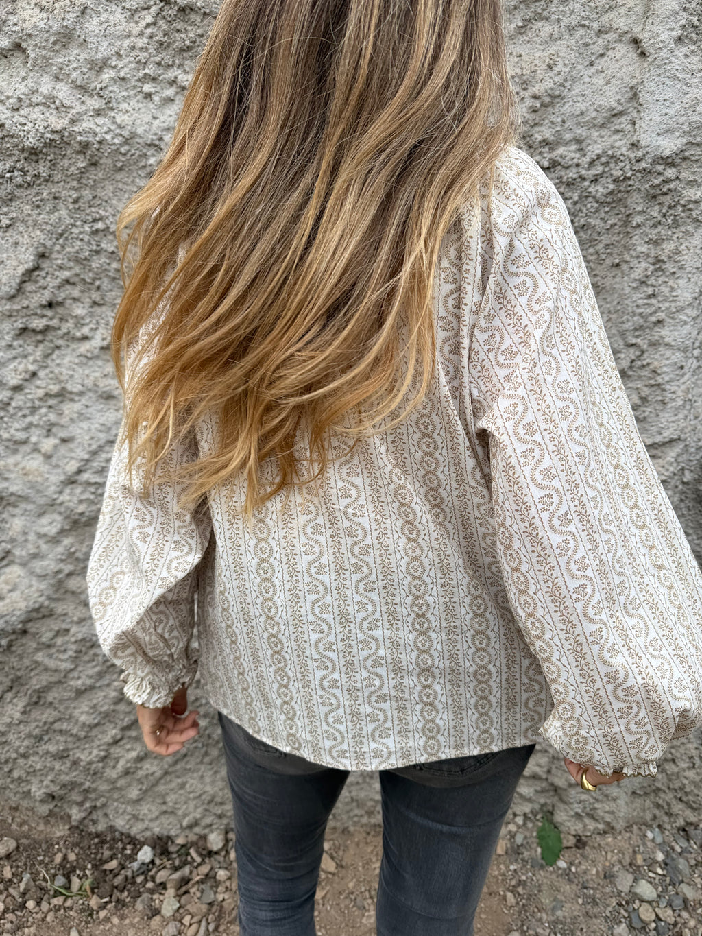 Blusa diseños y manga globo beige