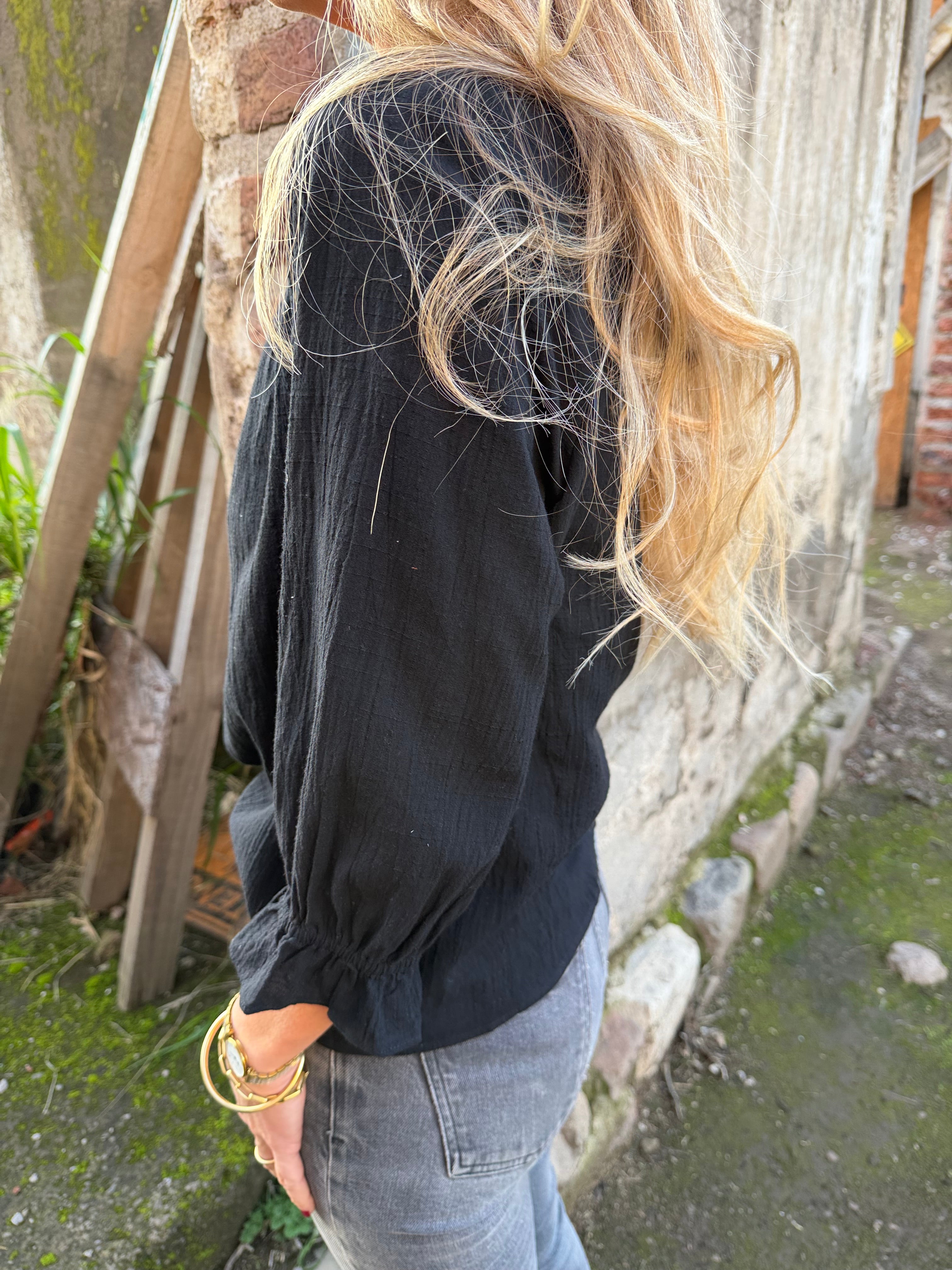 Blusa bámbula botones madera negra