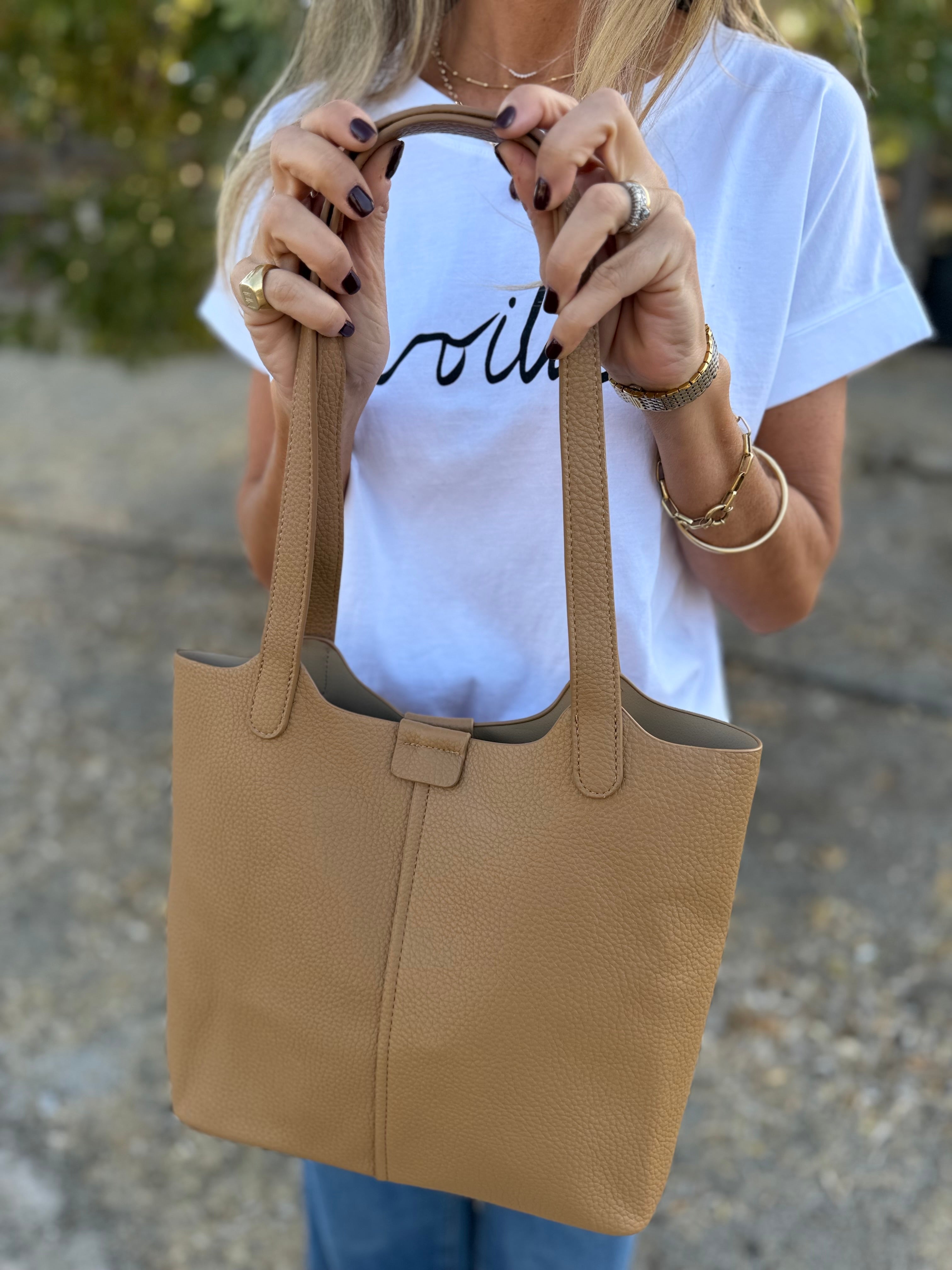 Cartera de hombro y mano en efecto cuero graneado camel