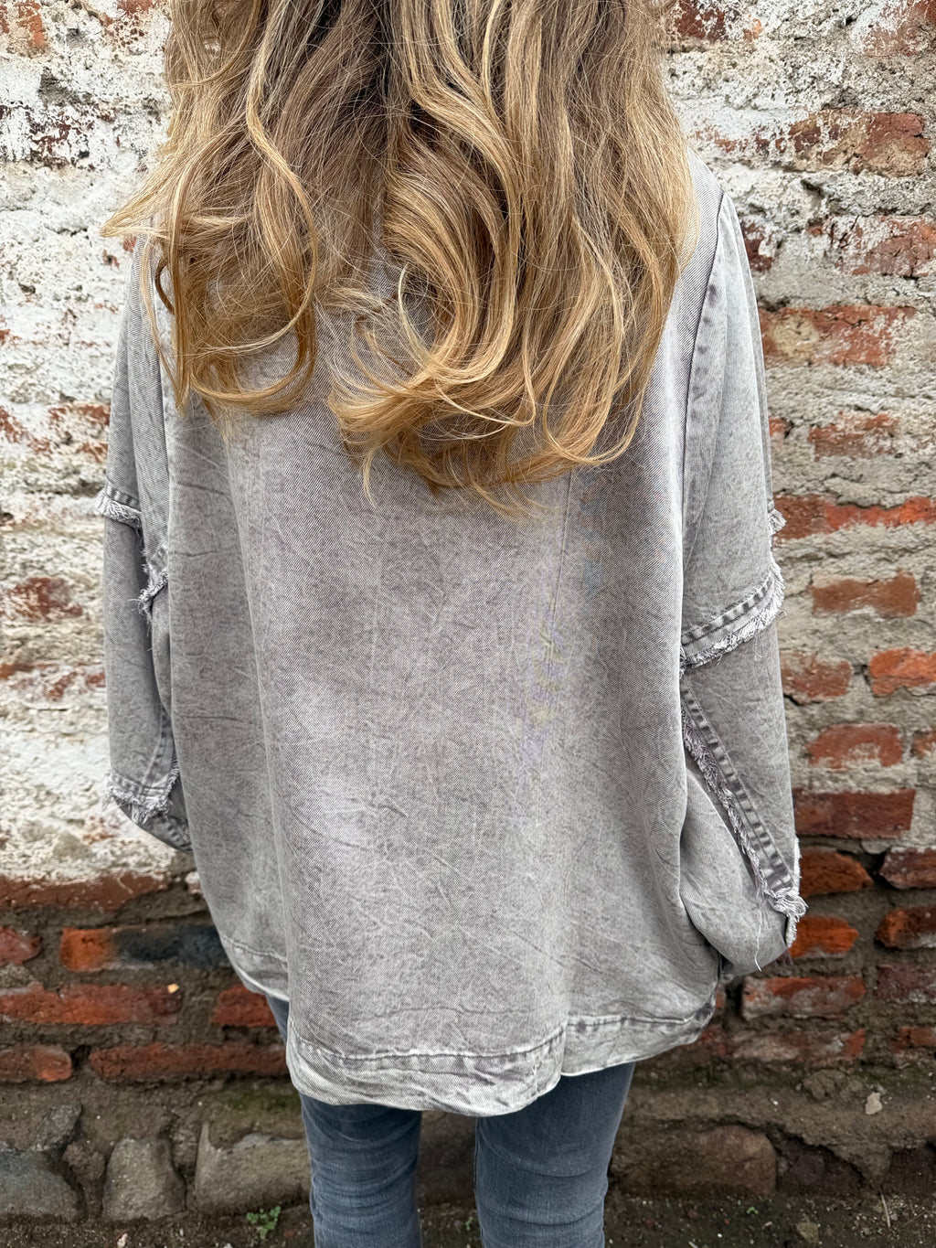 Blusa de bluejean manga globo gris clara