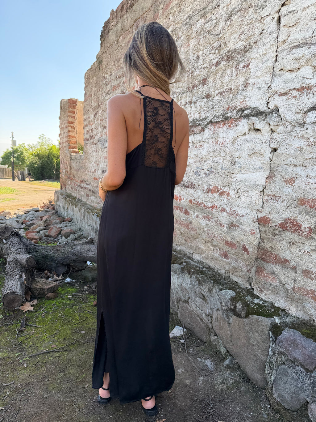 Vestido espalda encaje negro