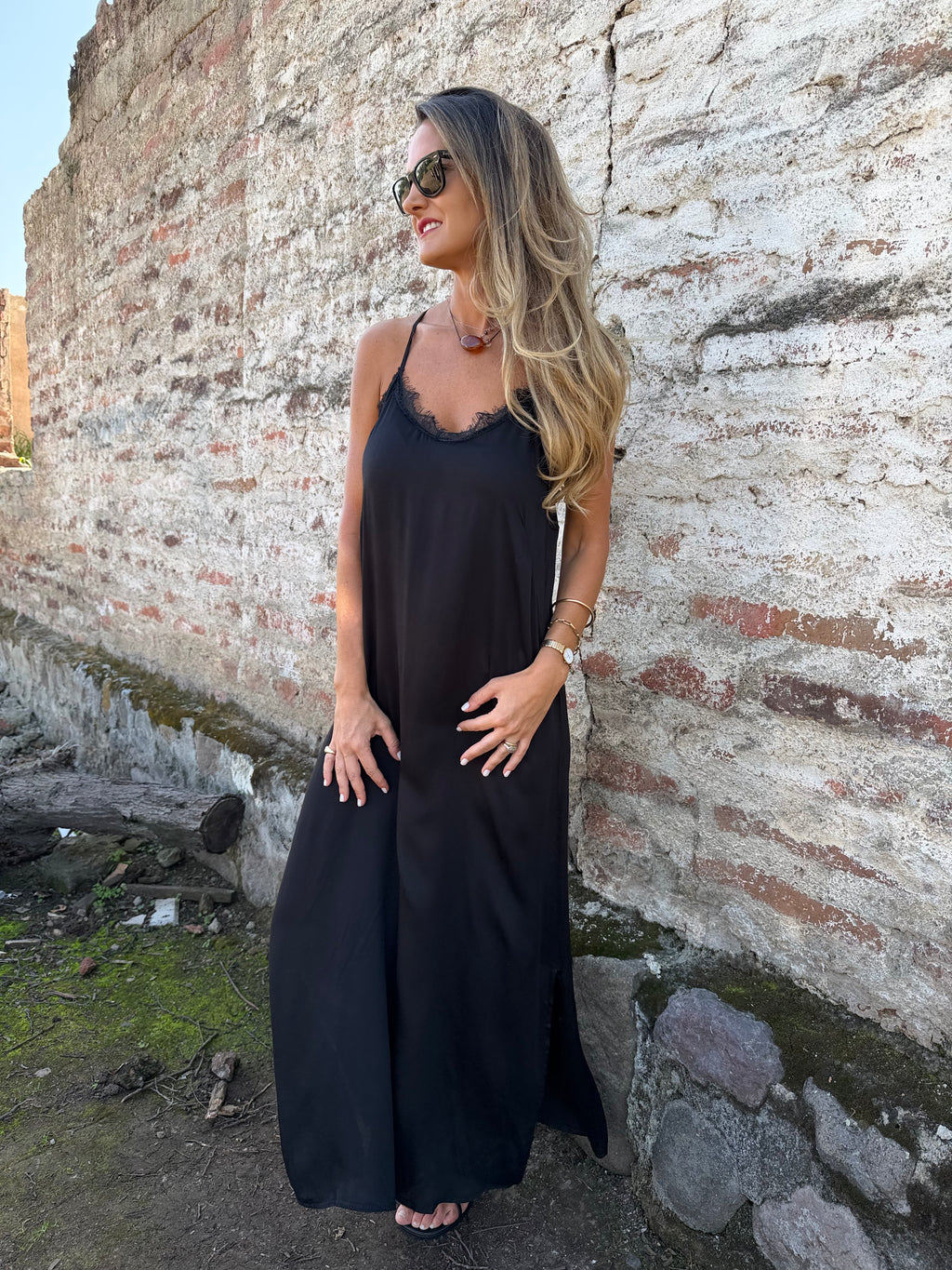 Vestido espalda encaje negro