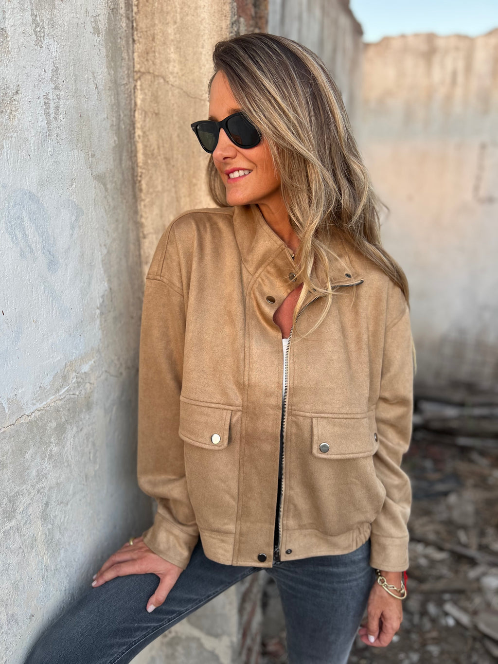 Chaqueta suede bolsillo grande camel