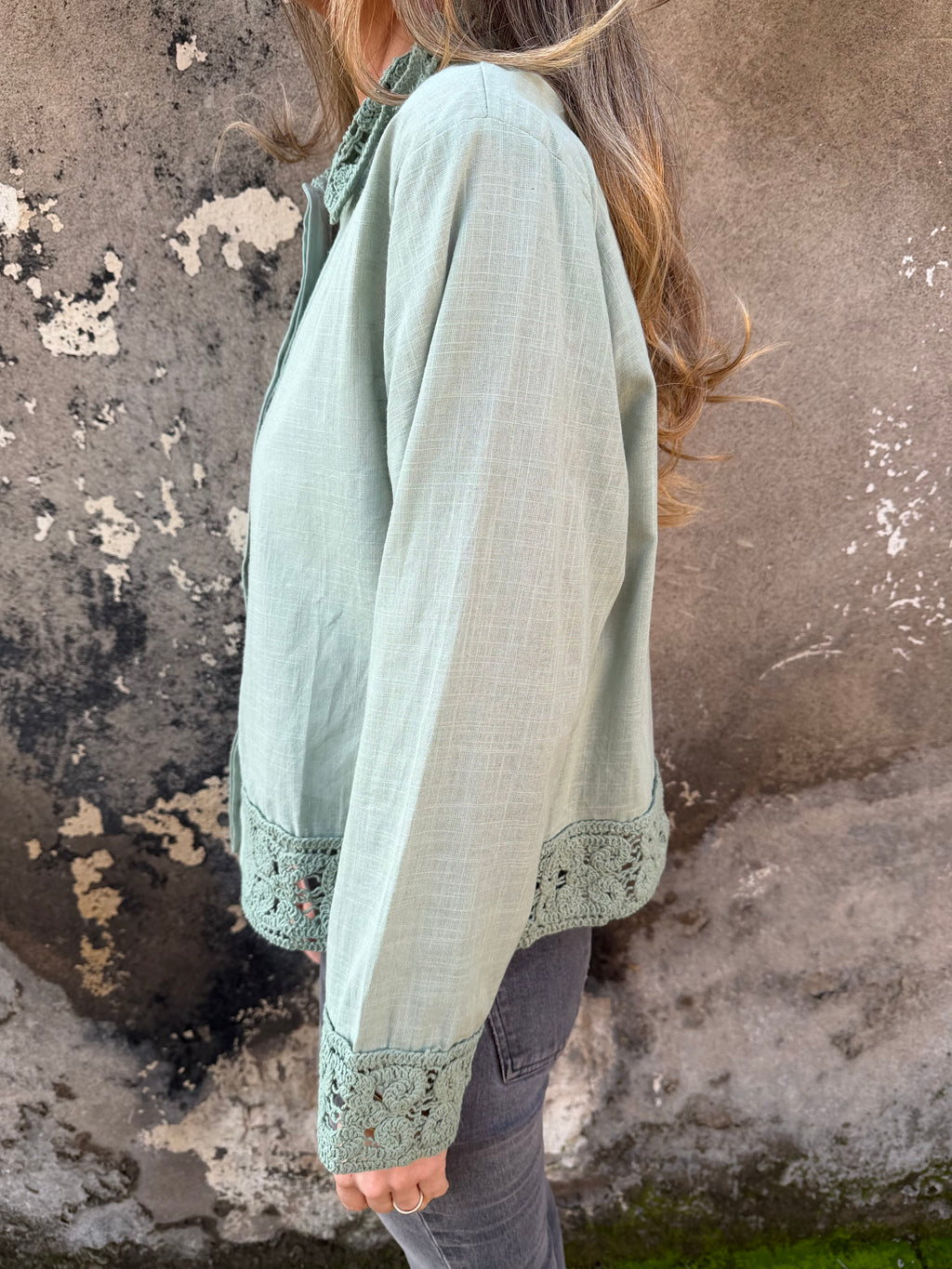 Blusa linoto y macramé verde musgo