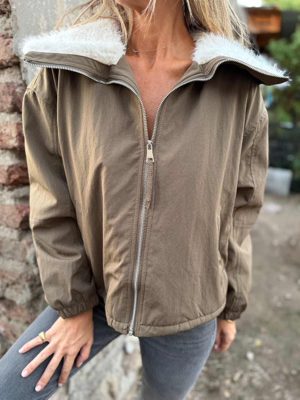 Chaqueta gabardina cuello soft
