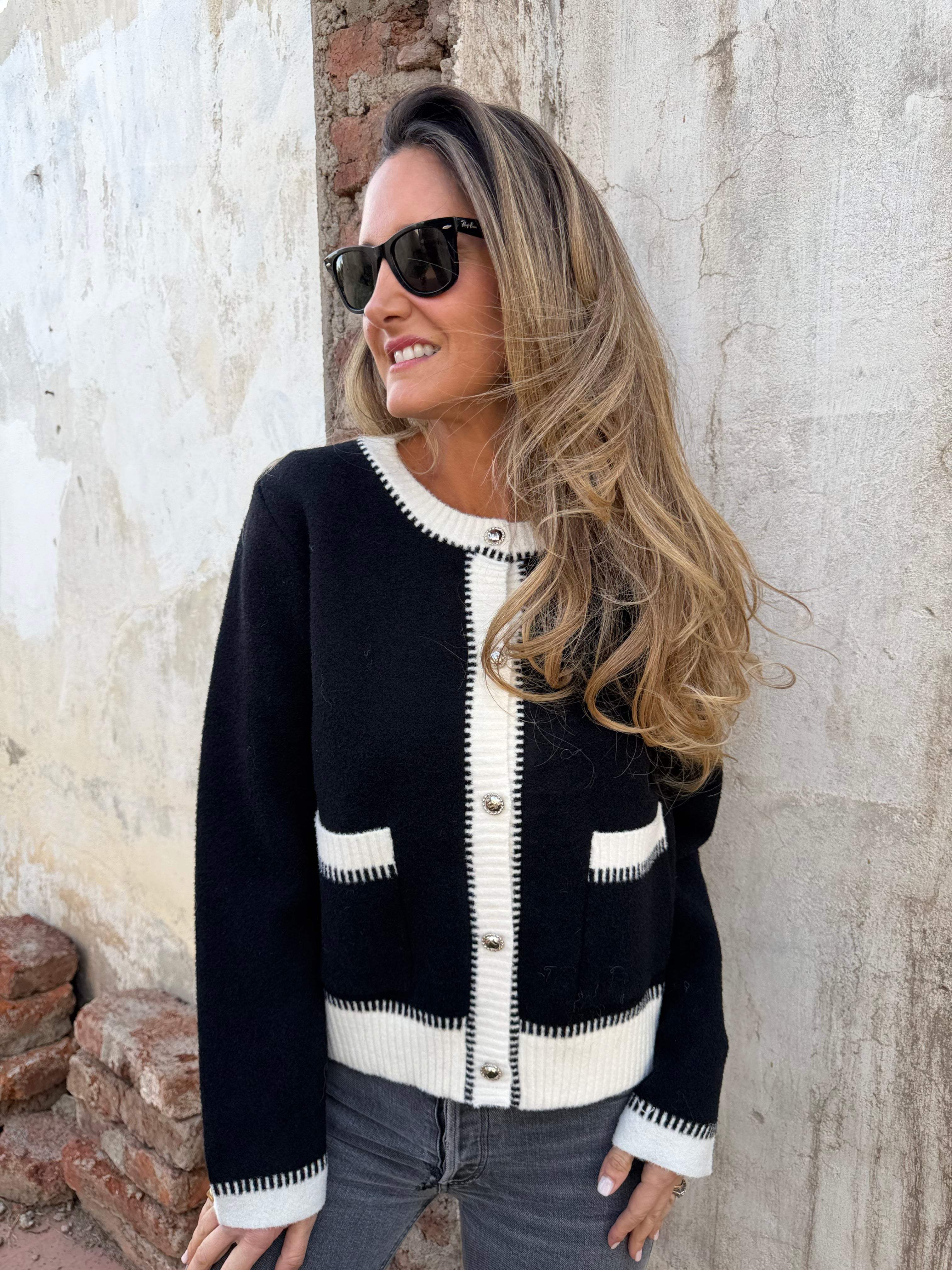Chaquetita inglesa negra