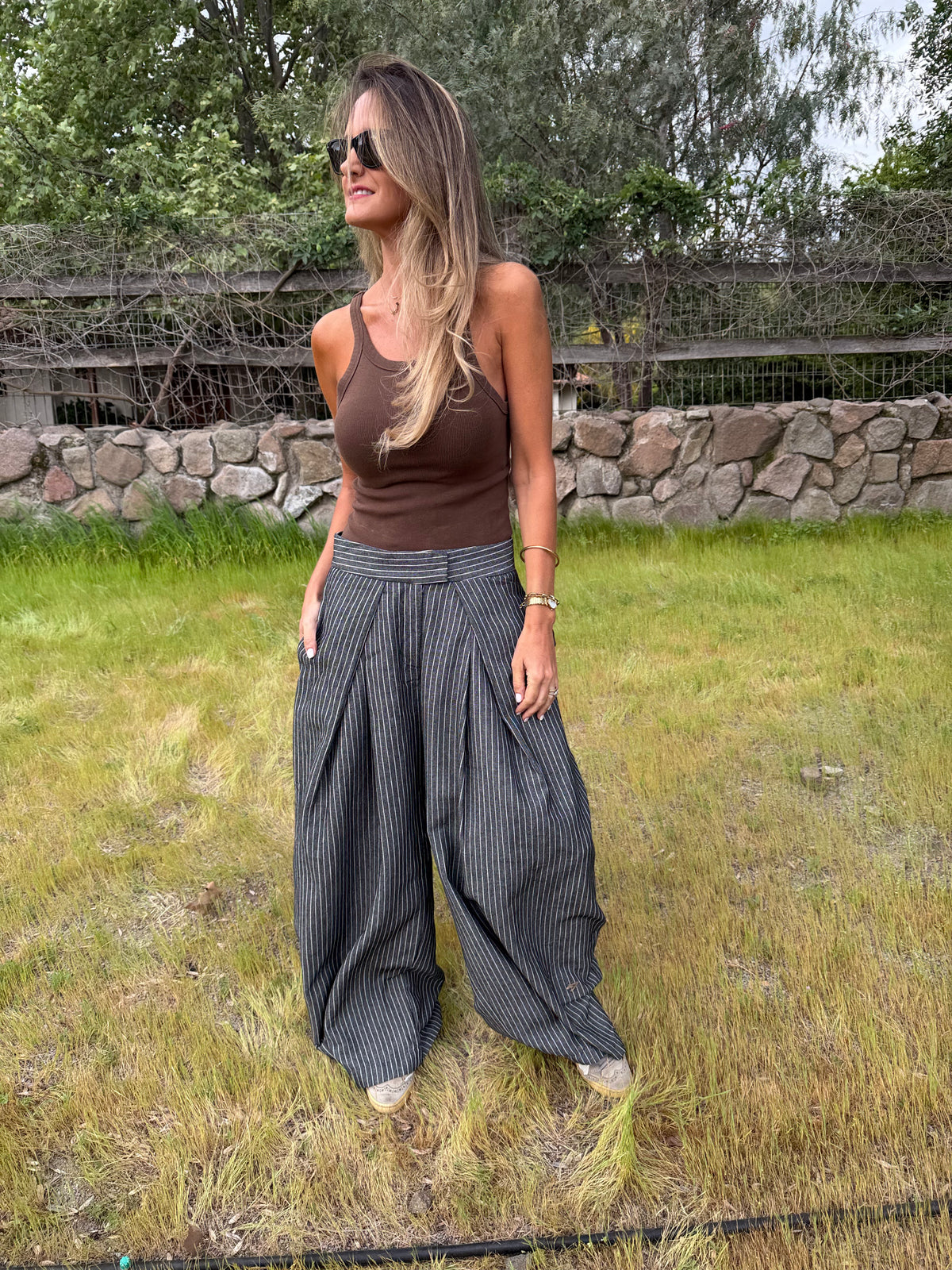 Pantalón sastre líneas gris acero