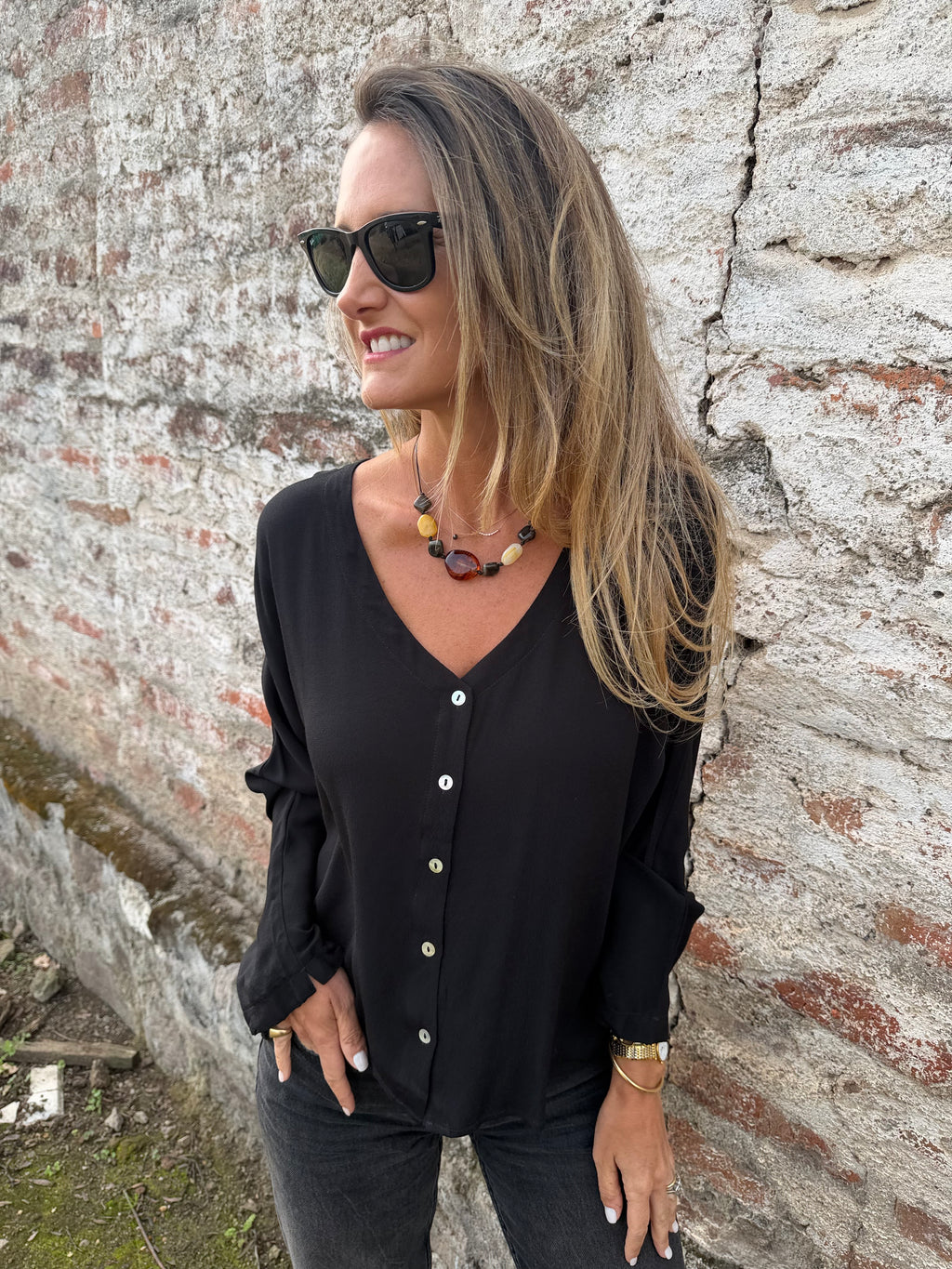 Blusa abotonada negra