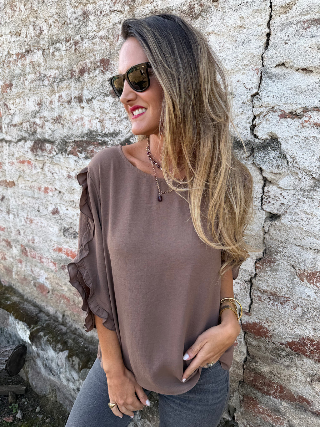Blusa crep vuelitos mangas café