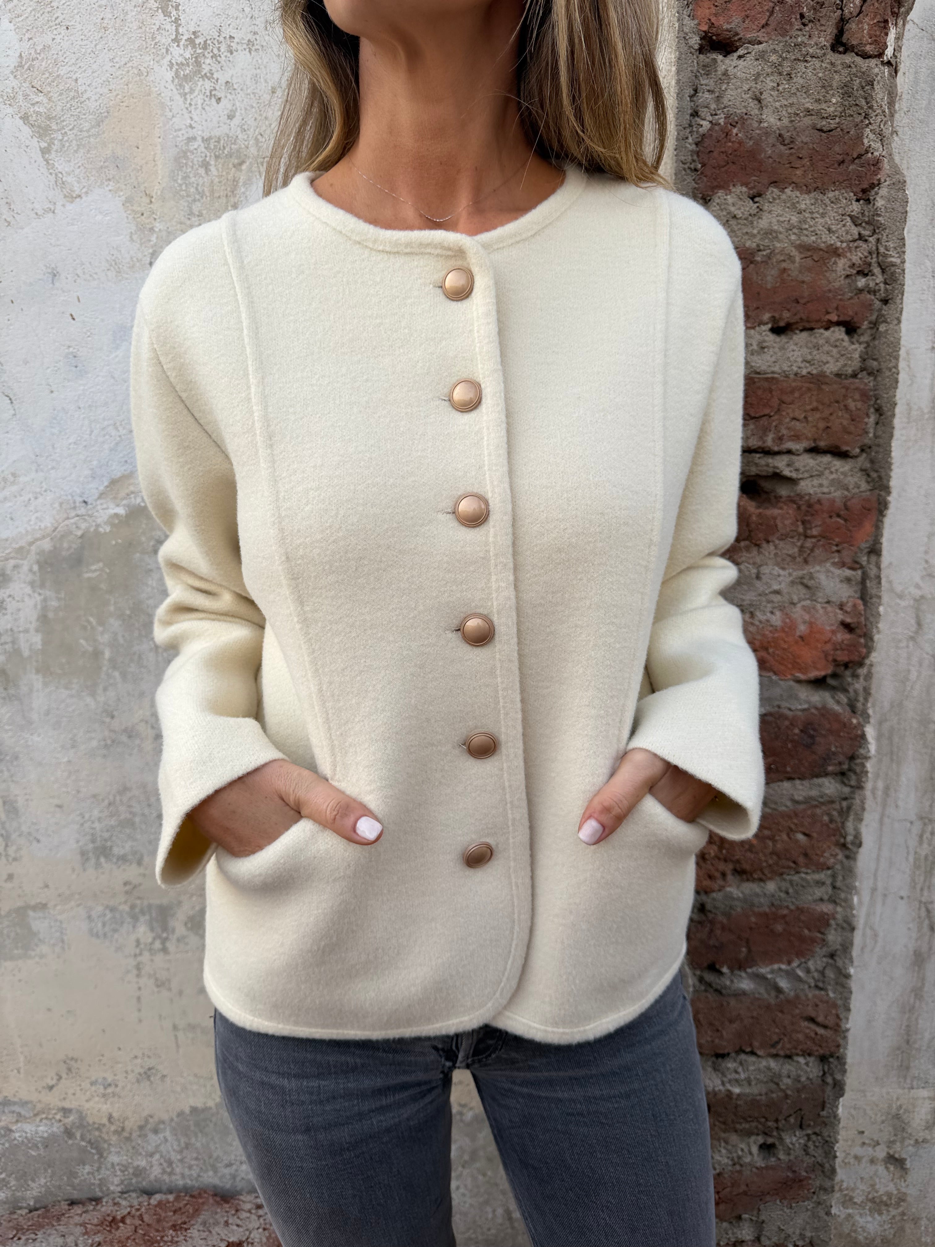Chaqueta paño botones dorados blanca