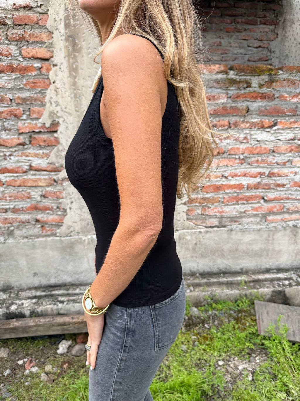 New musculosa sostén incorporado negra