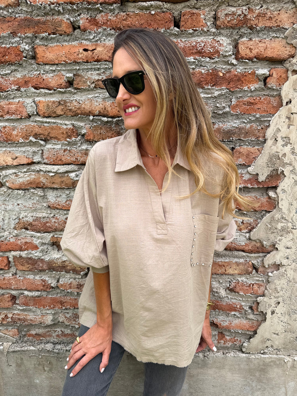 Blusa bolsillo brillantes beige claro