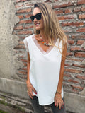 Polera viscosa bordes encaje blanca
