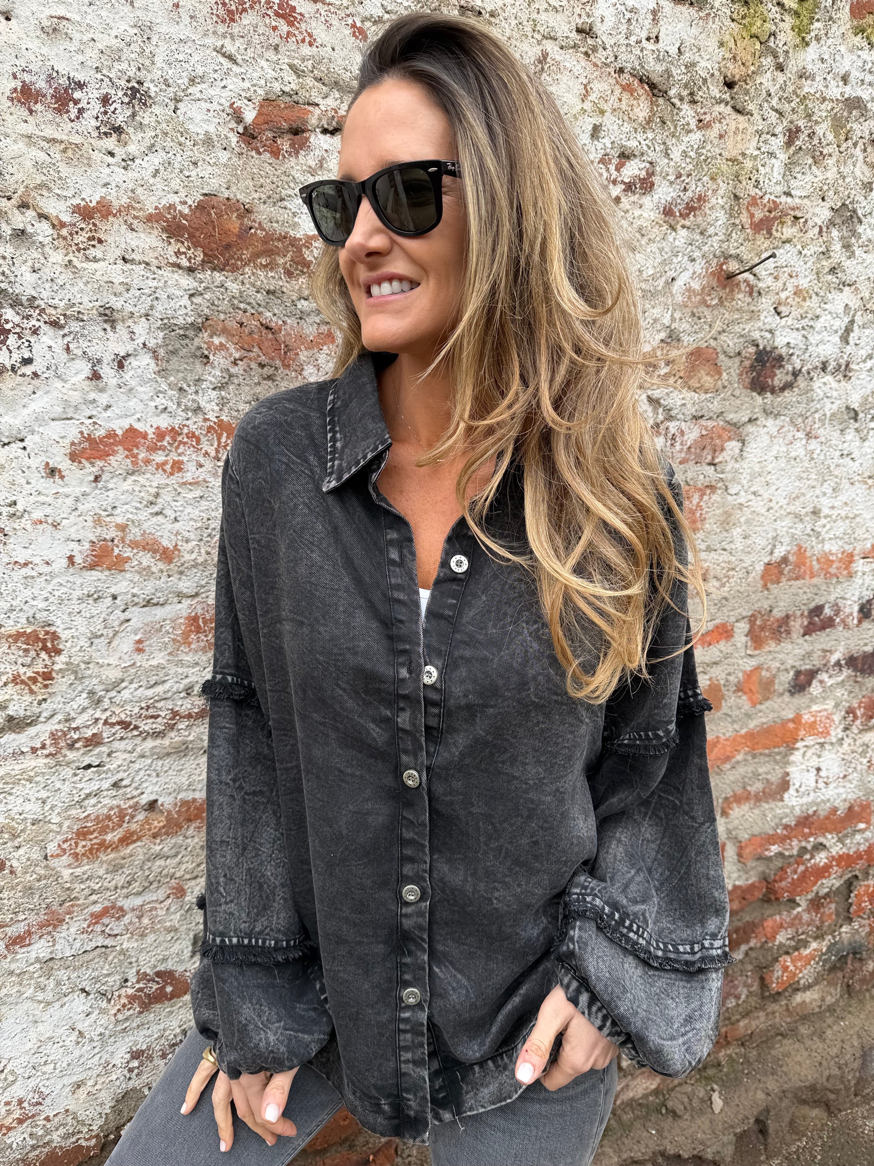 Blusa de bluejean manga globo negra