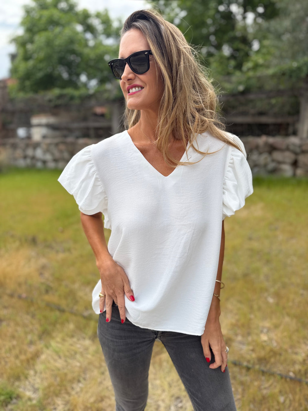 Blusa crep vuelitos mangas blanca
