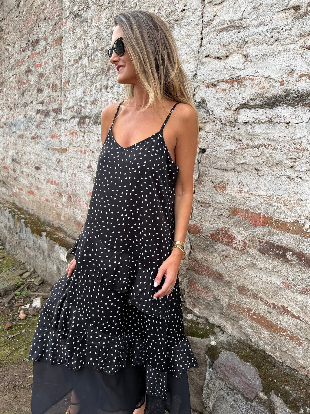 Vestido puntos y vuelos negro