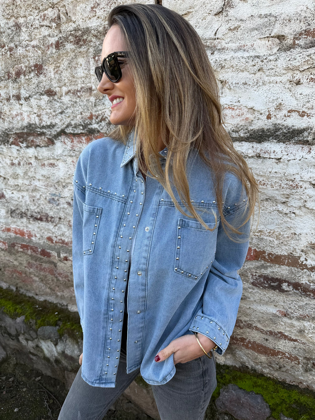 Chaqueta bluejean tachas celeste