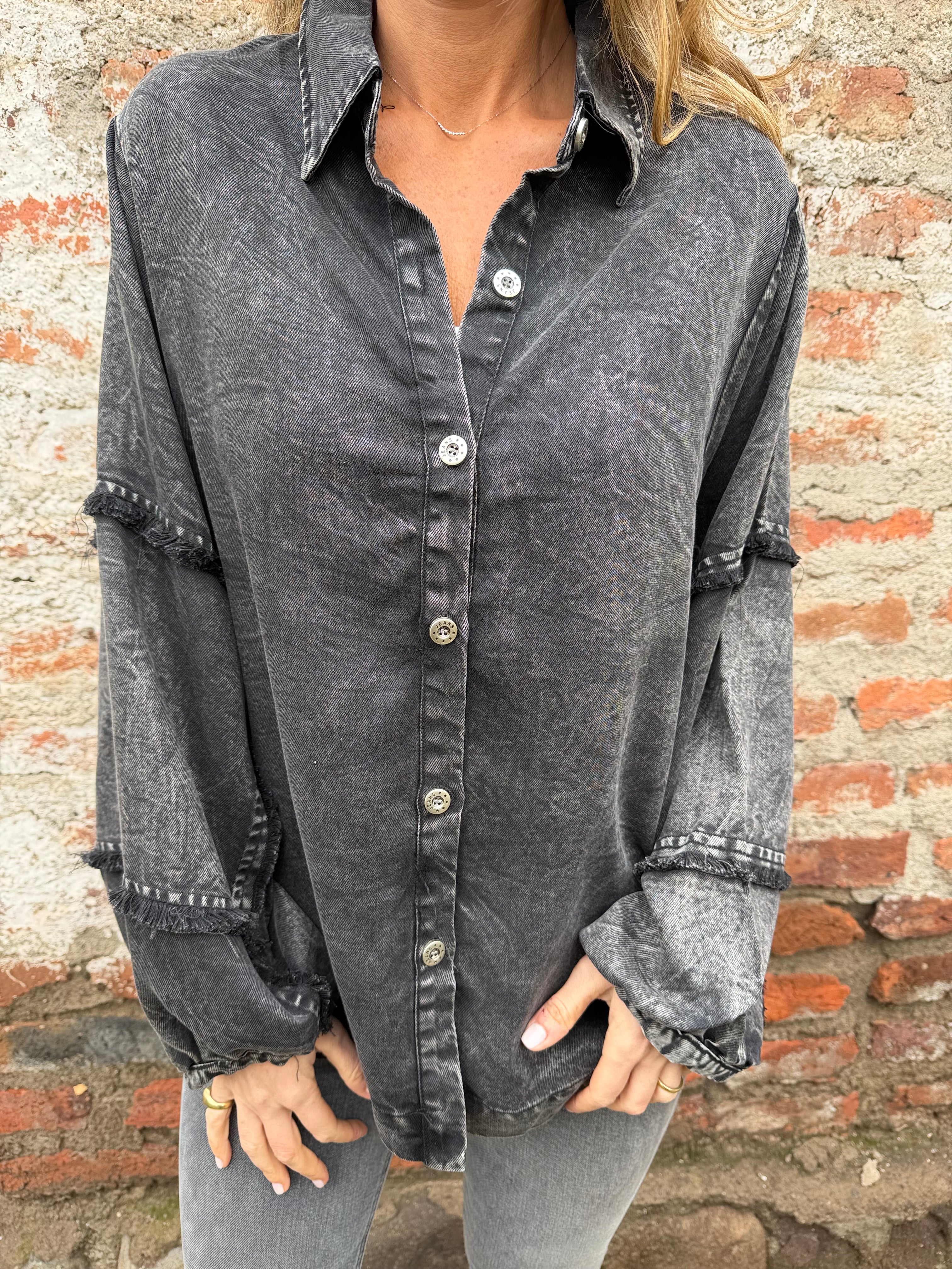 Blusa de bluejean manga globo negra