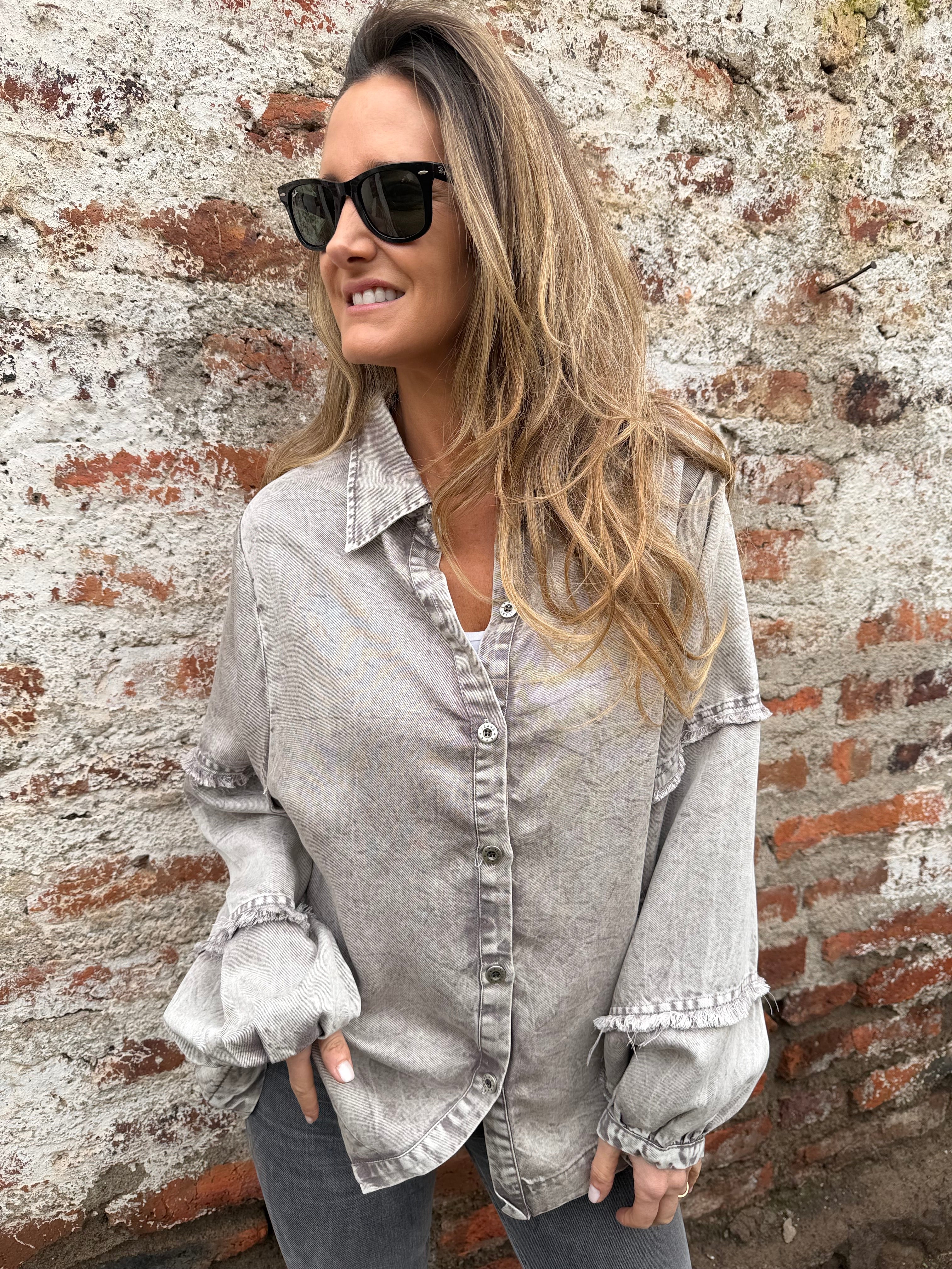 Blusa de bluejean manga globo gris clara
