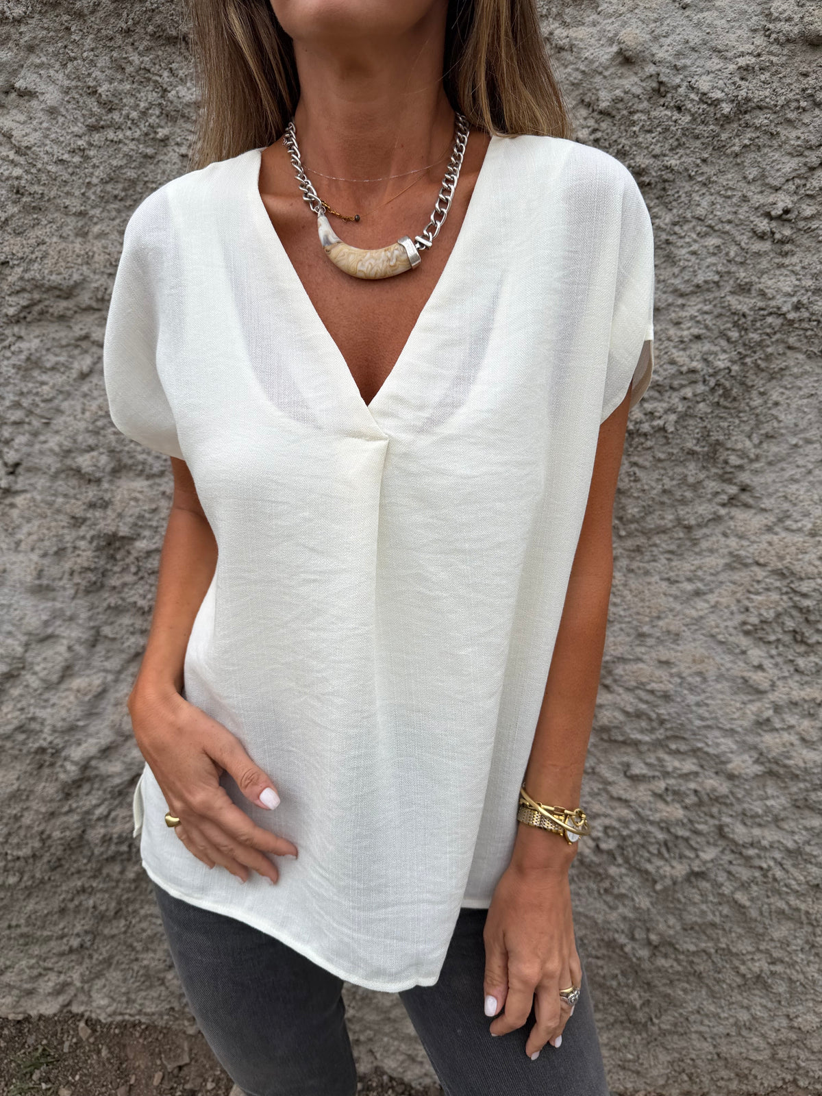 Blusa básica V pinza central blanca