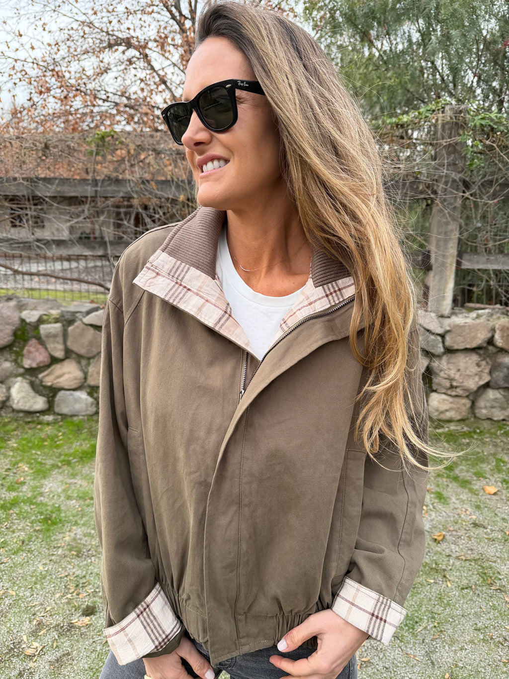 Bomber gabardina detalle escocés verde musgo