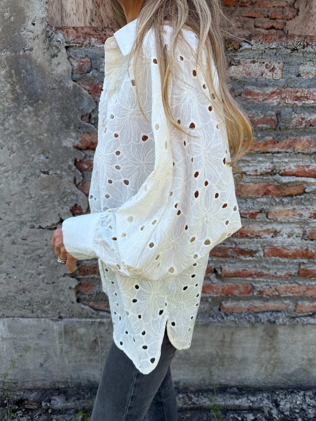 Blusón broderie total crudo