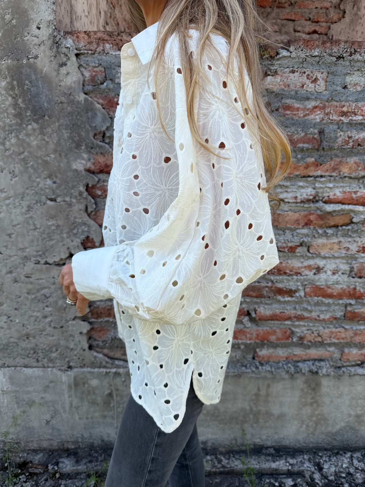 Blusón broderie total crudo