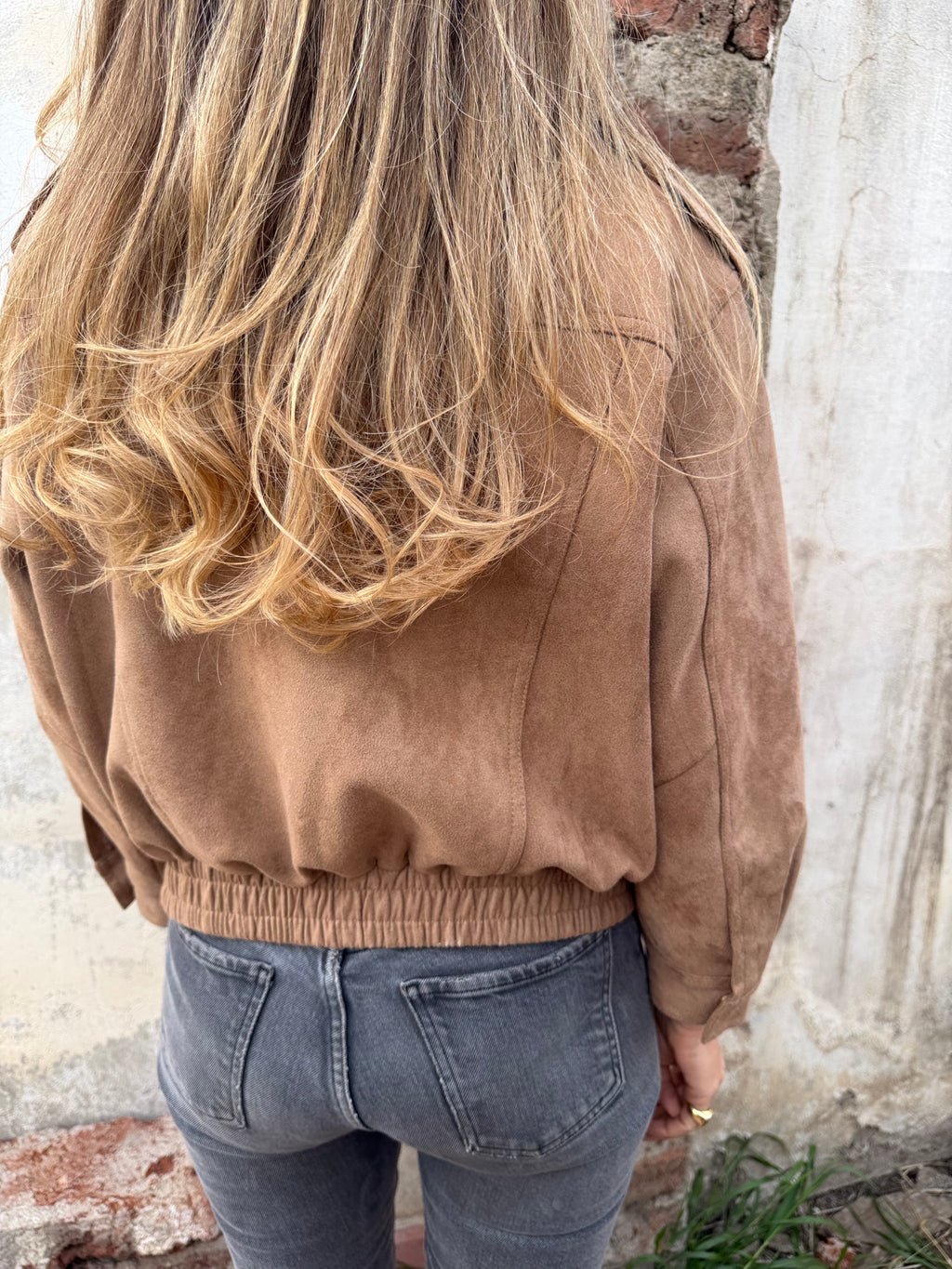 Chaqueta efecto gamuza bolsillos camel