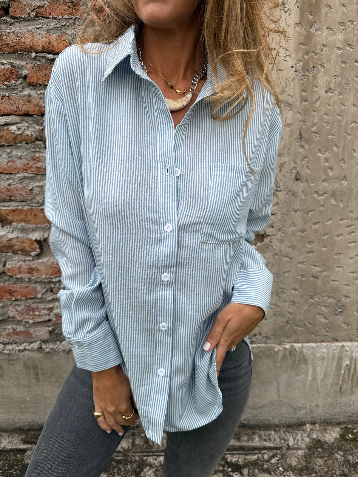 Blusa líneas delgadas celeste