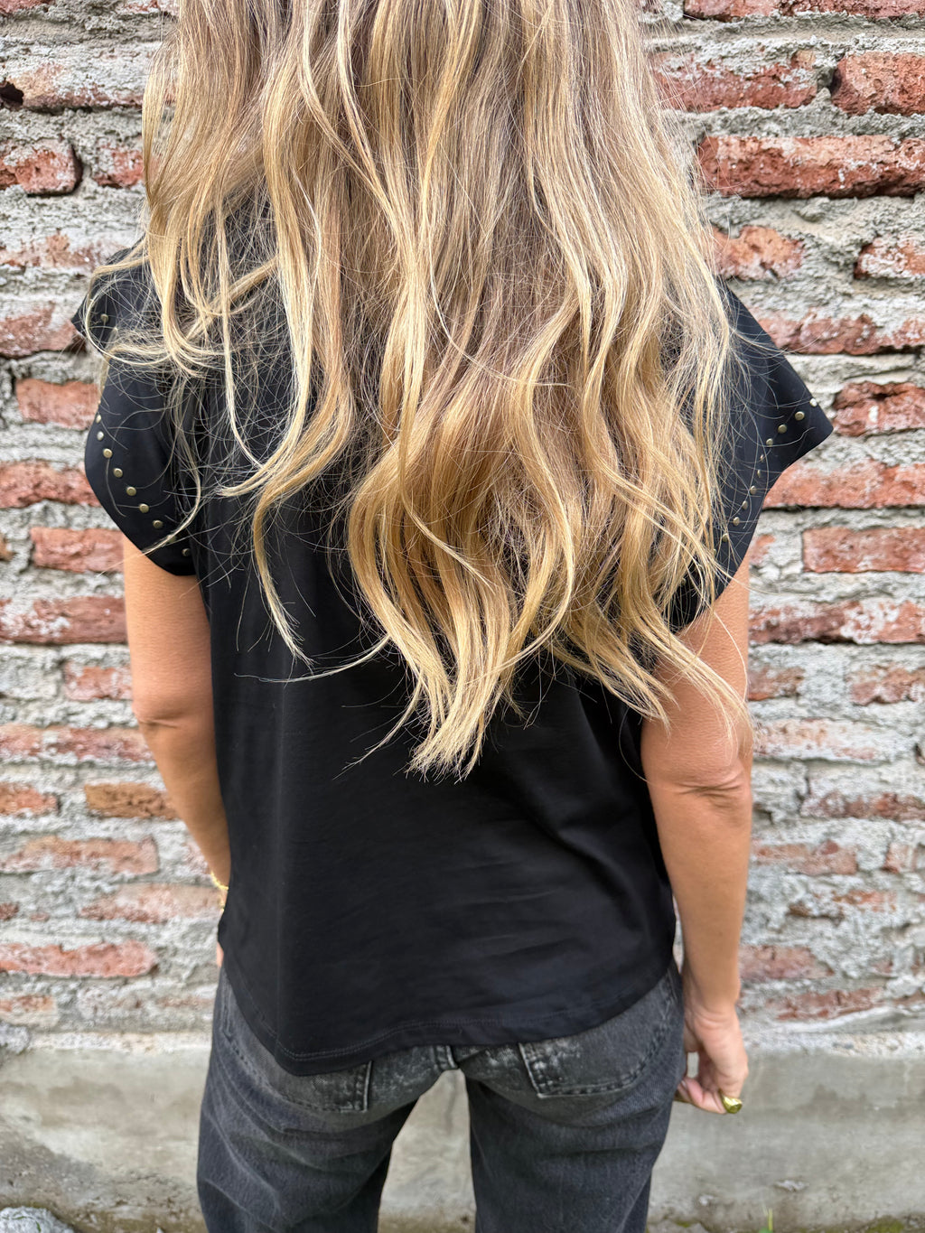 Polera tachitas negra