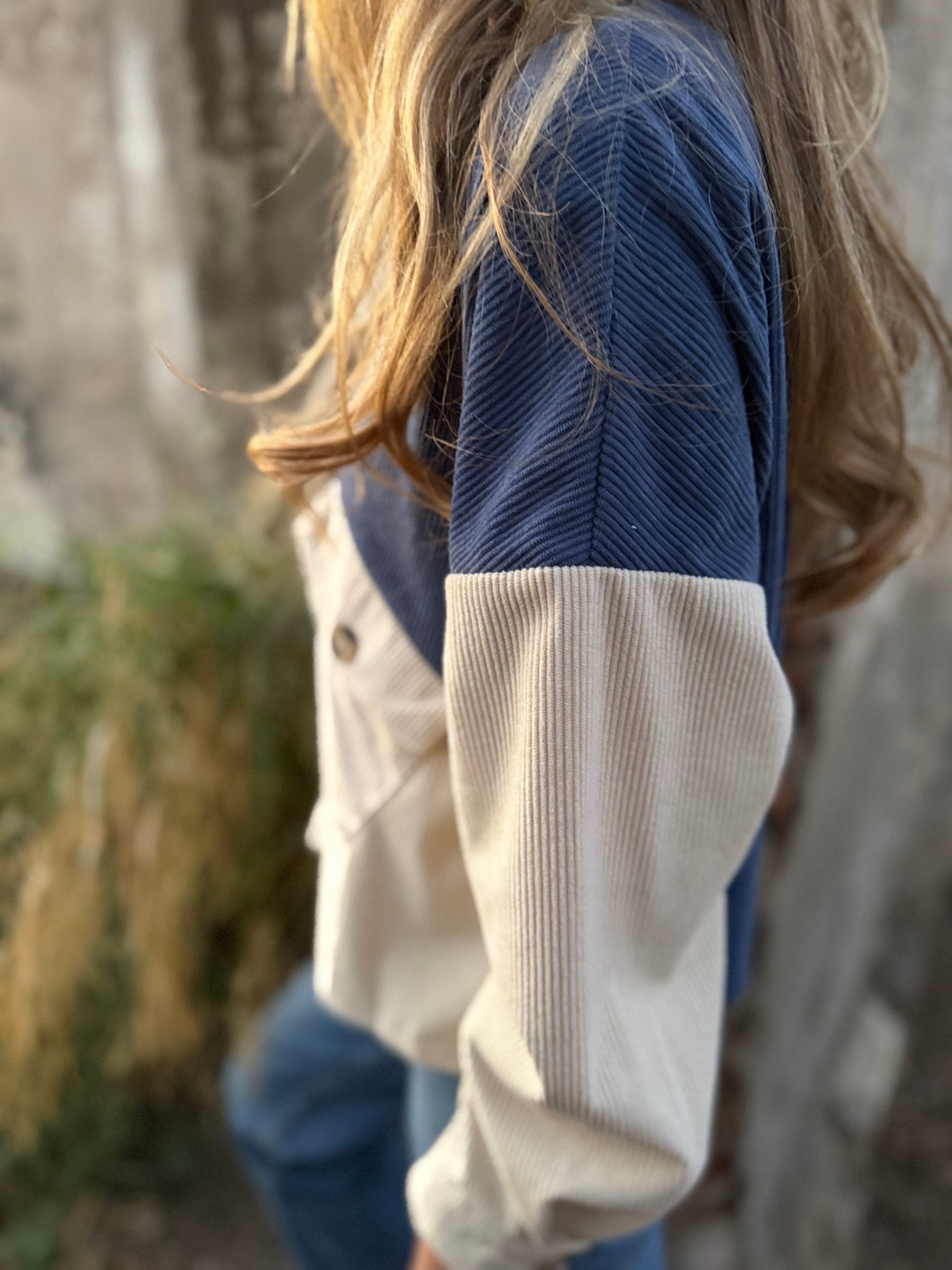 Blusa cotelé bicolor azul