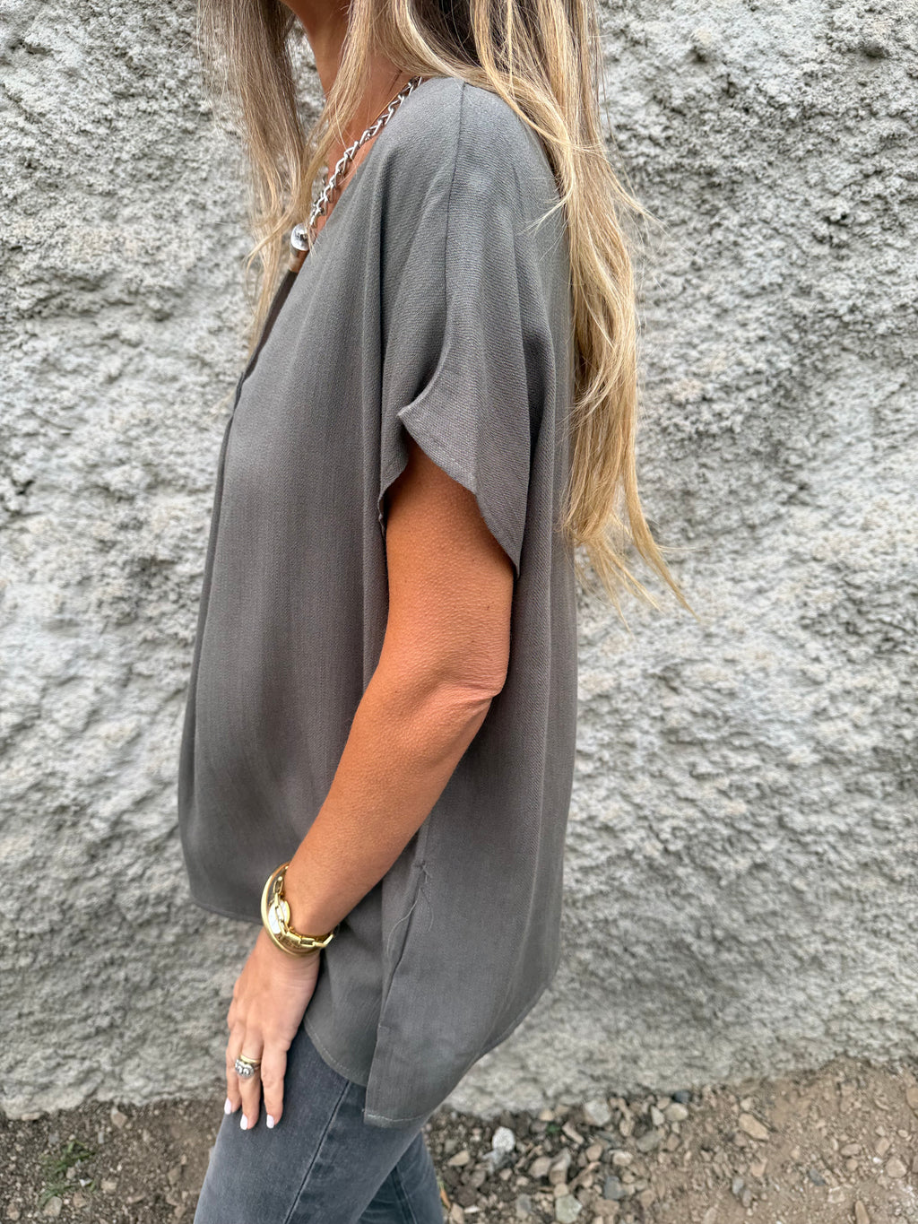 Blusa básica V pinza central verde musgo