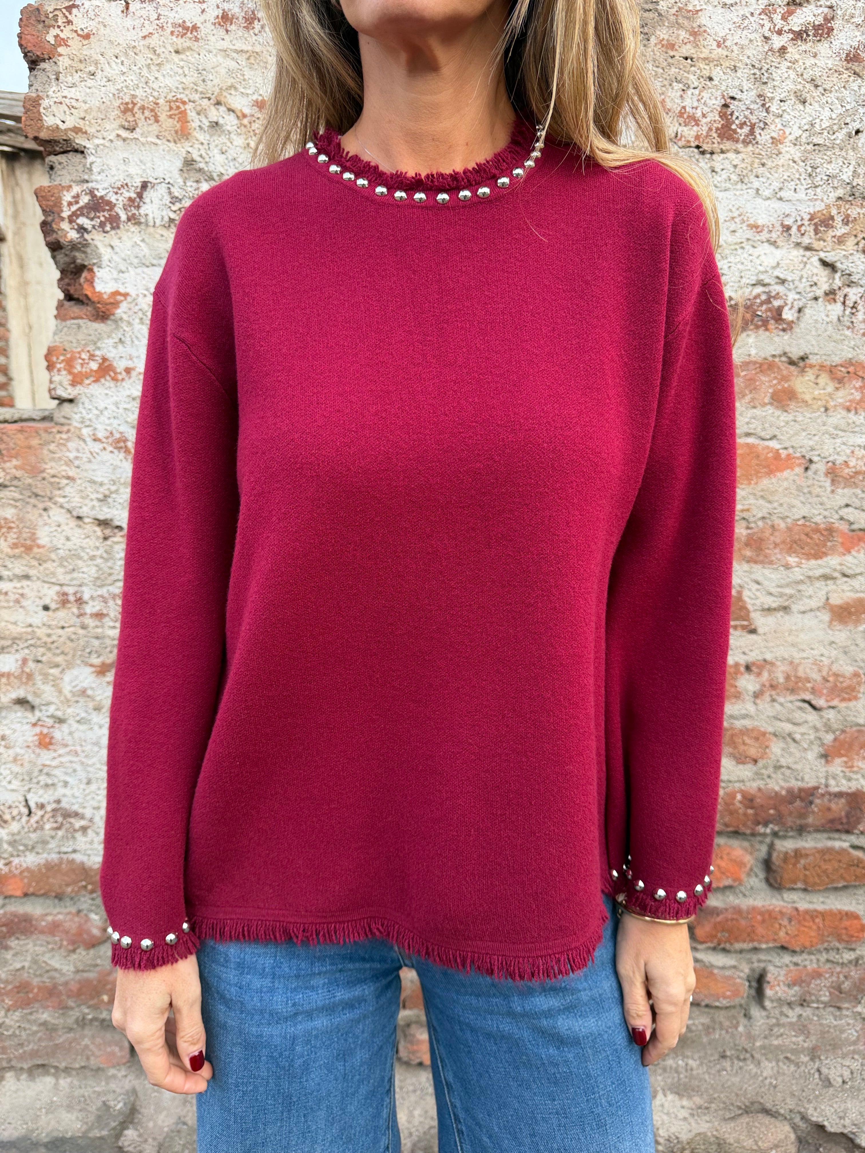 Chaleco tachas escote desflecado rojo italiano