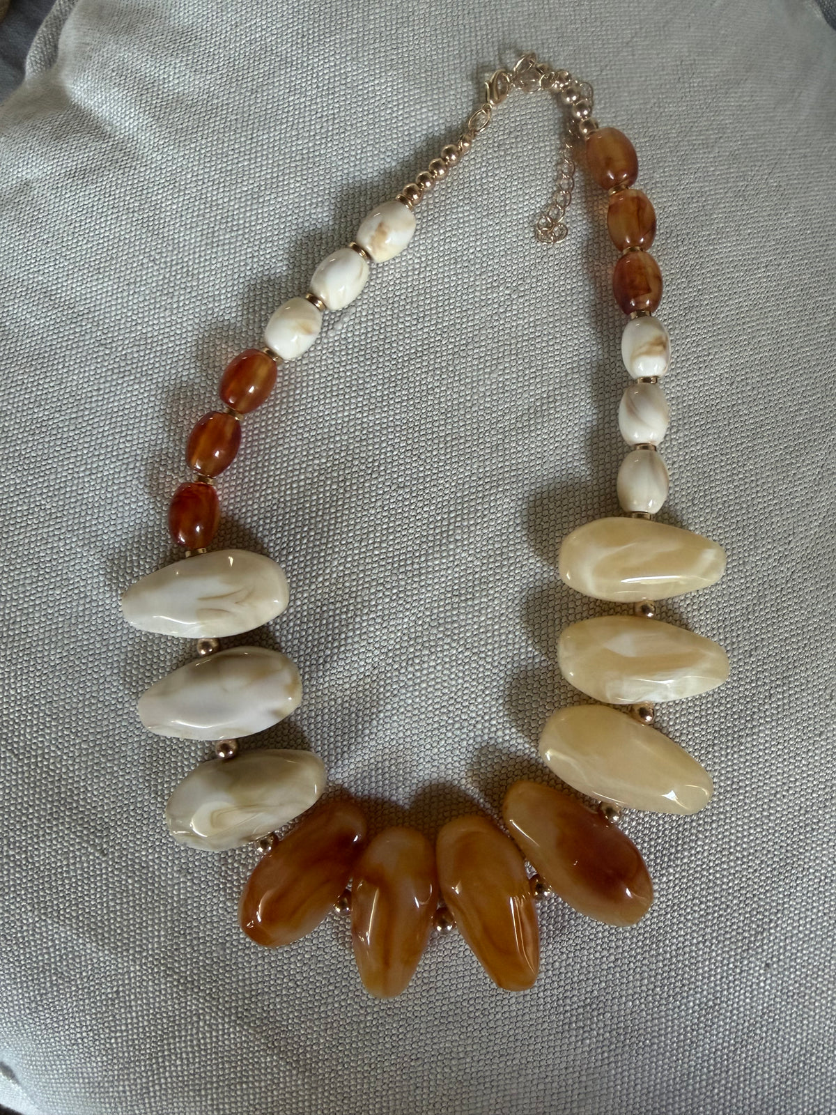 Collar piedras tierra