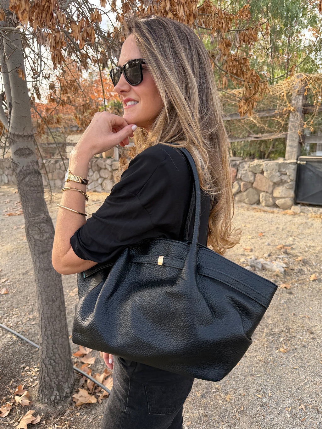 Cartera efecto cuero graneado maca negra