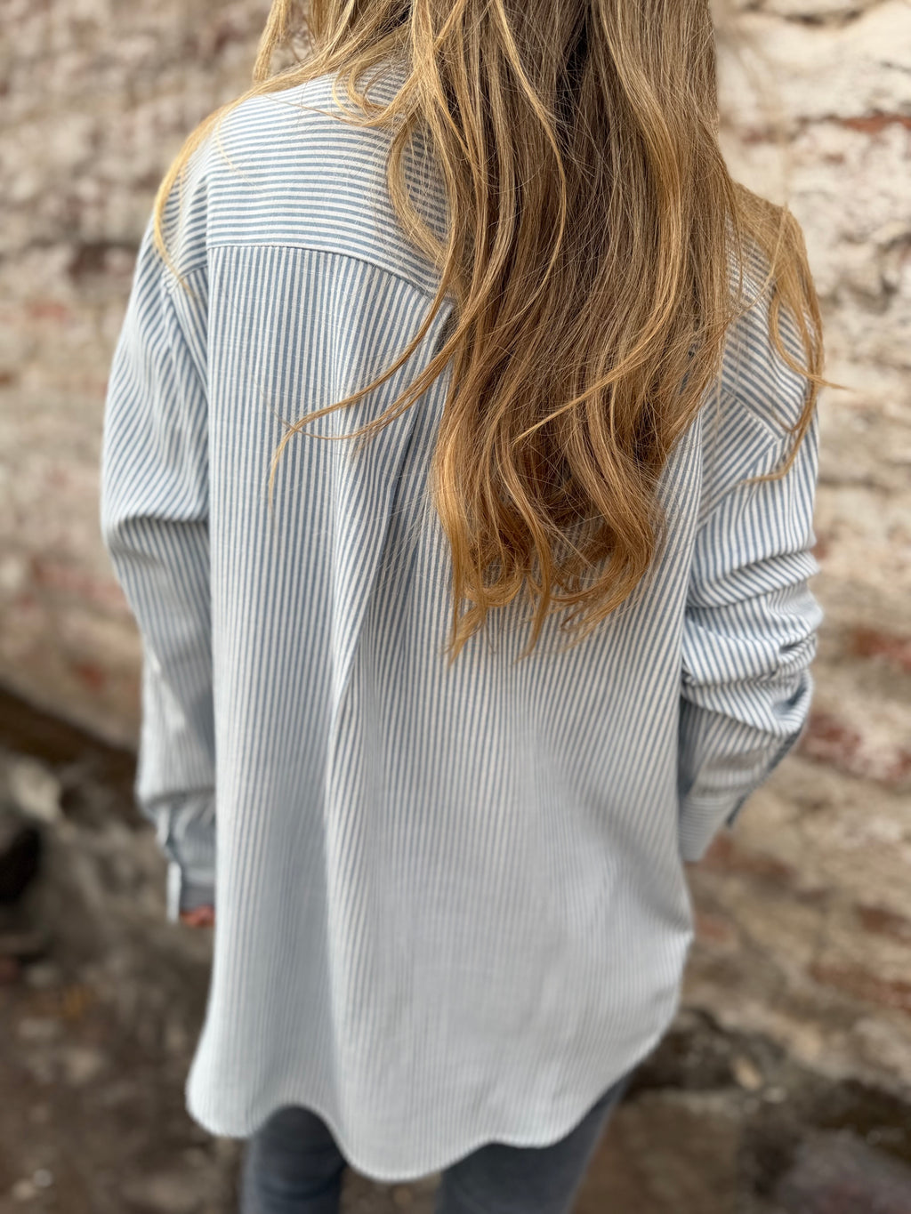 Blusa líneas delgadas celeste