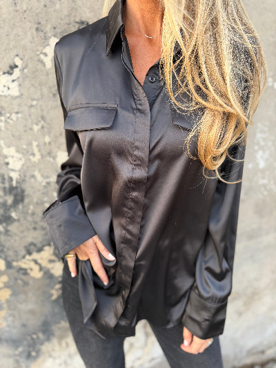 Blusa seda clásica negra