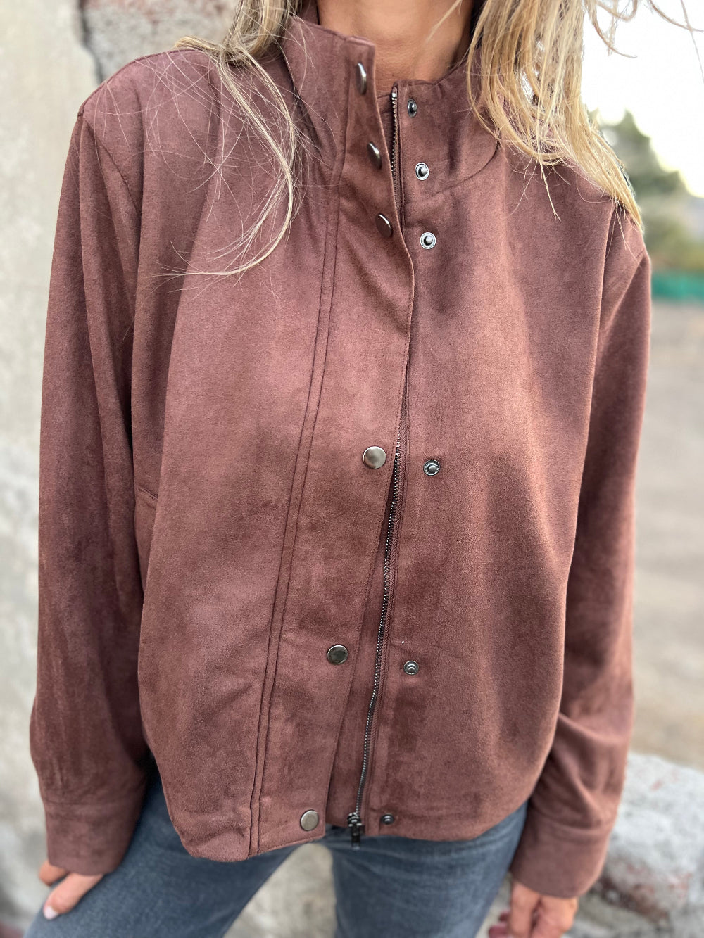 Chaqueta suede bolsillo clásico chocolate