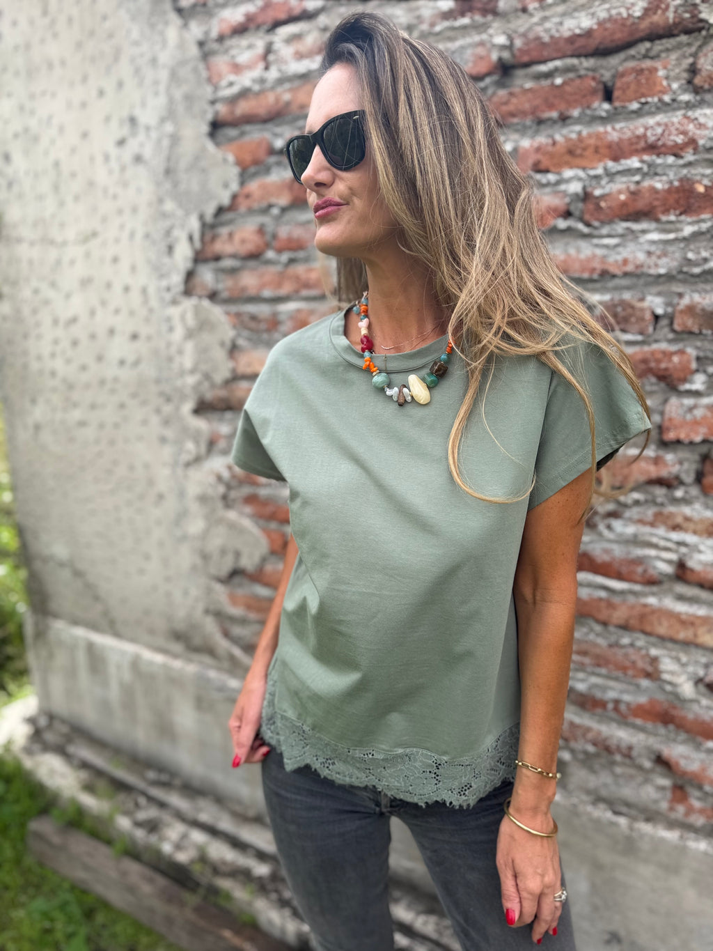 Polera básica algodón encaje inferior verde musgo
