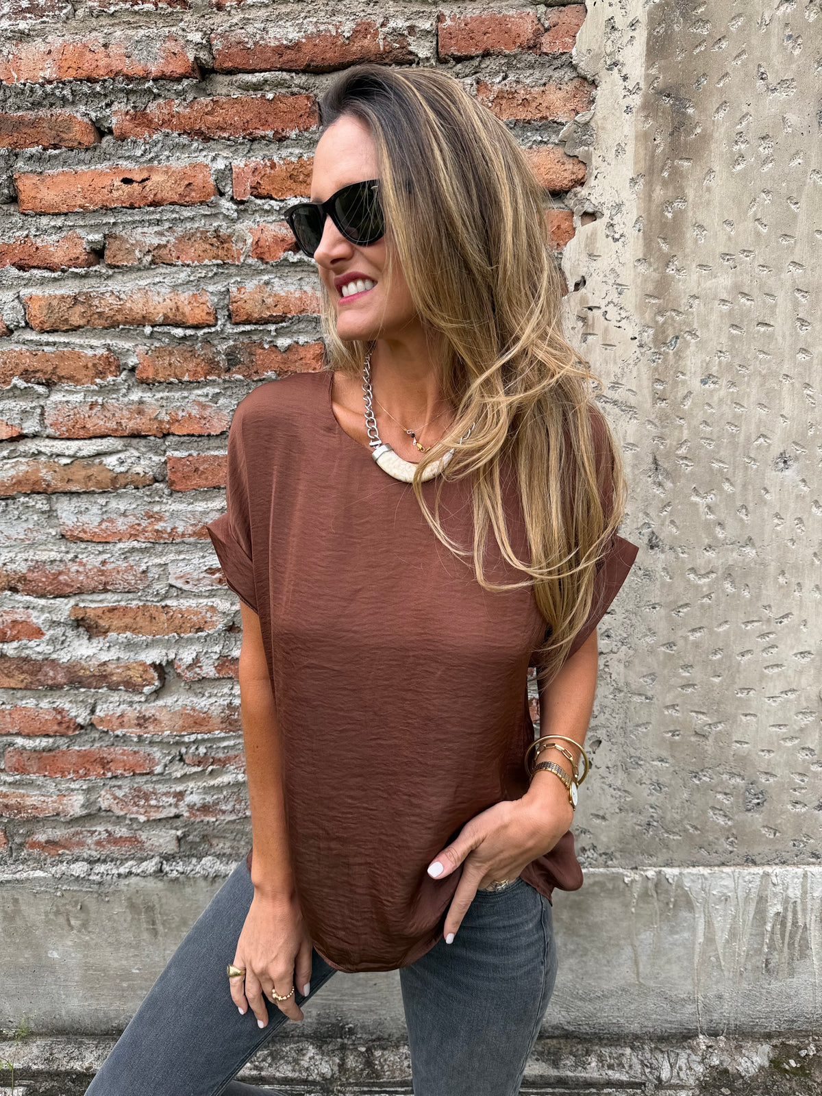 Blusa básica seda café