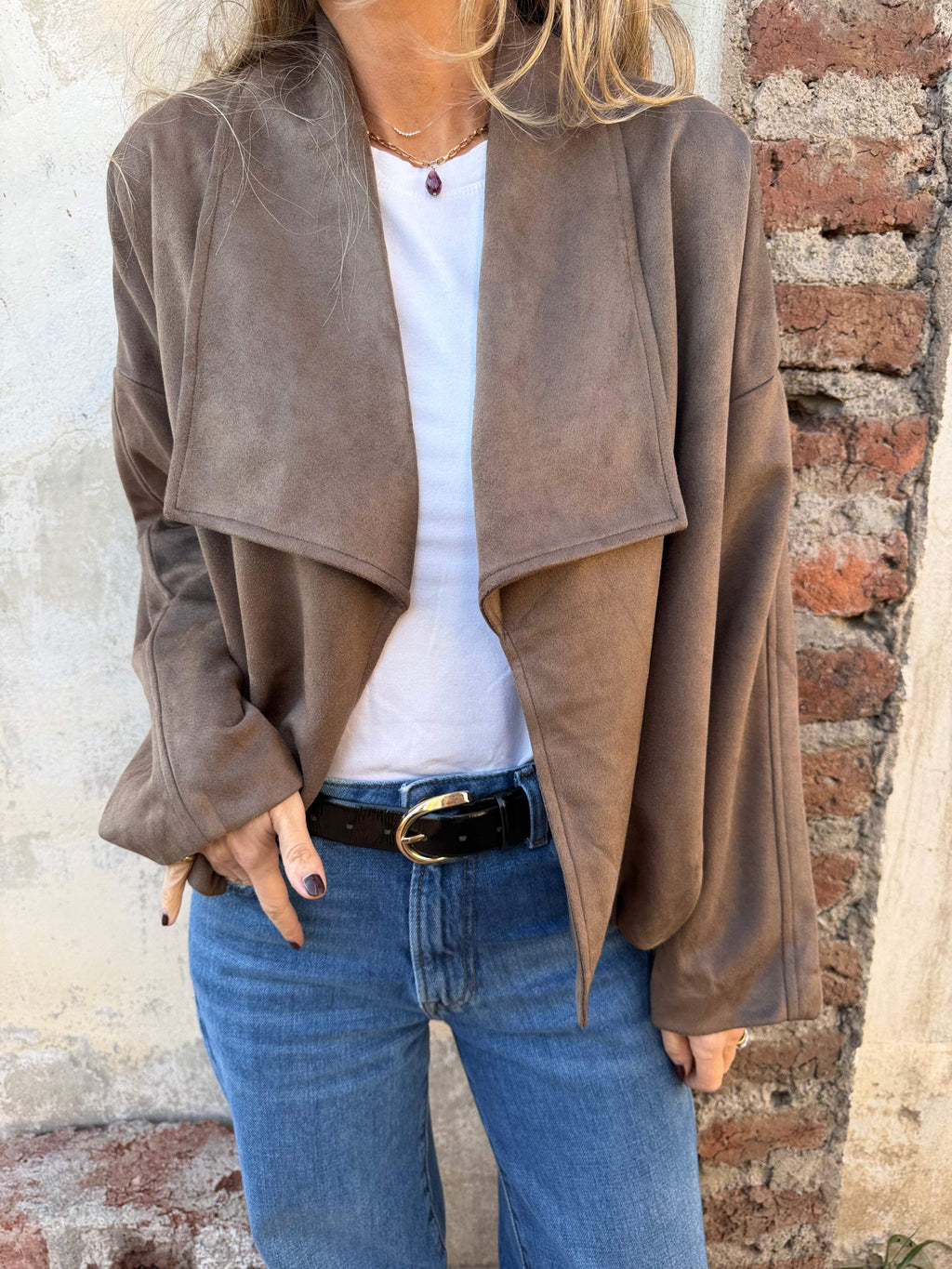 Chaqueta efecto gamuza solapa chocolate